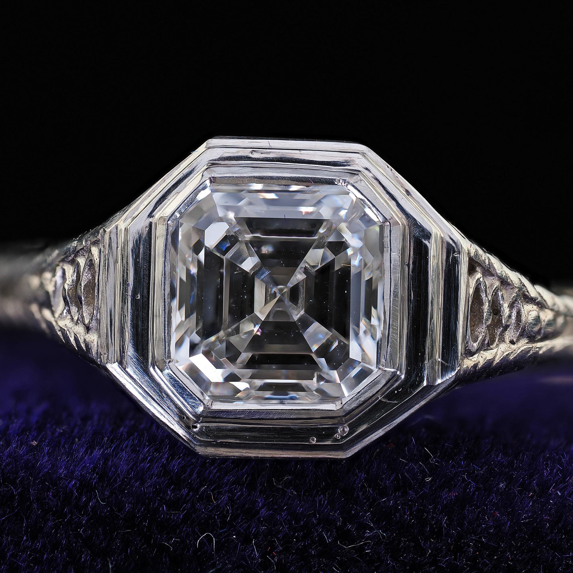 Antiguo anillo de compromiso Art Déco J. E. Caldwell talla Asscher en platino - GIA en Bueno estado para la venta en Great Neck, NY
