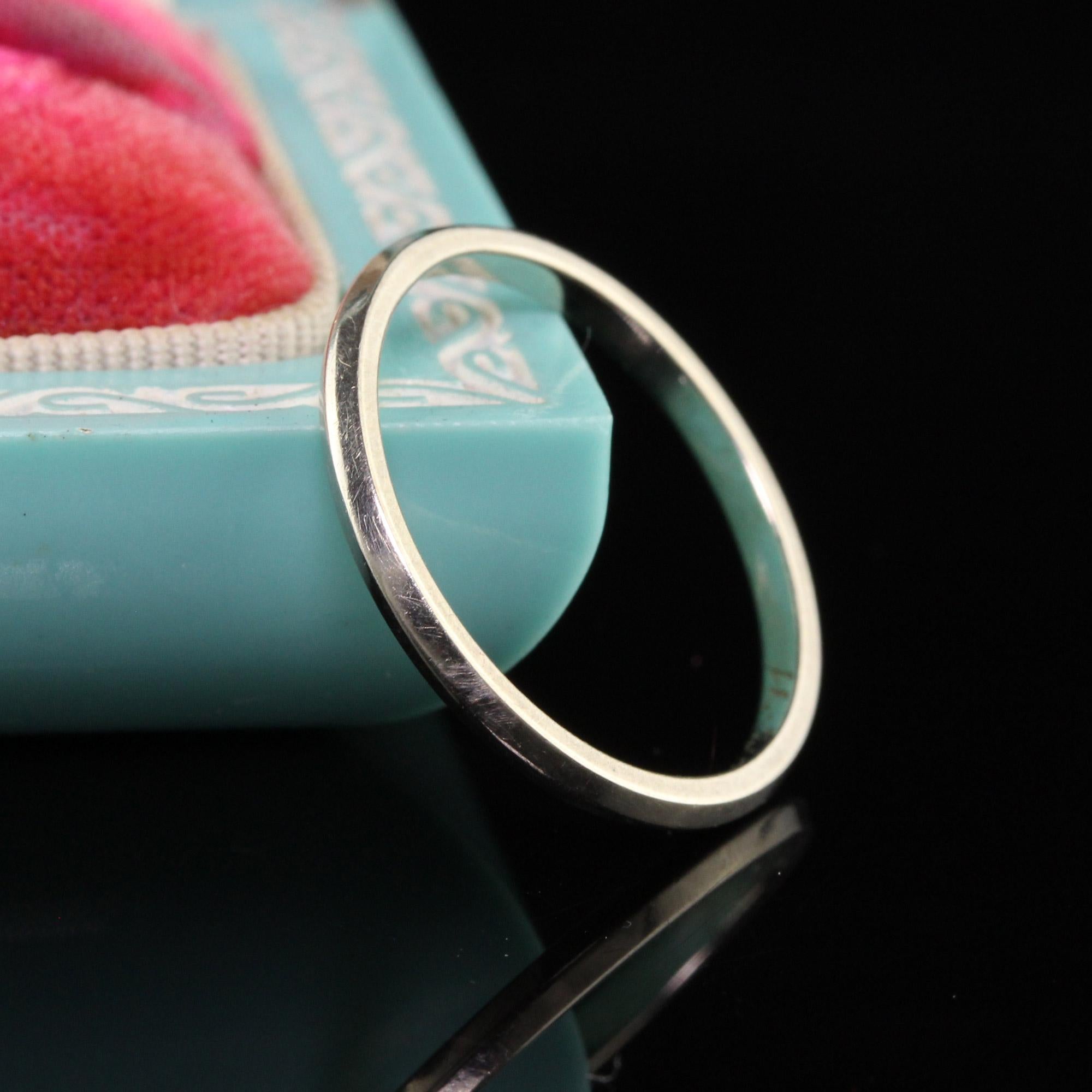 Antique Art Deco Jabel Platinum Knife Edge Classic Wedding Band In Good Condition In Great Neck, NY