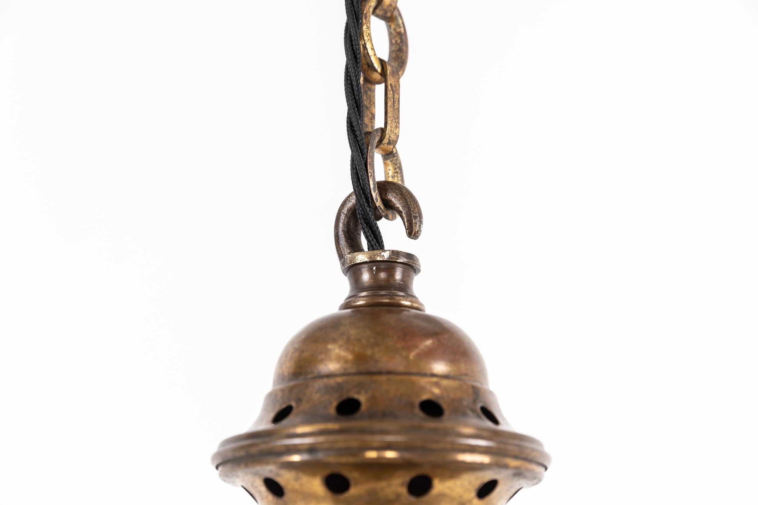 Pressé Lampe à suspension ancienne Art Déco Jefferson en verre dépoli « Moonstone », vers 1930 en vente