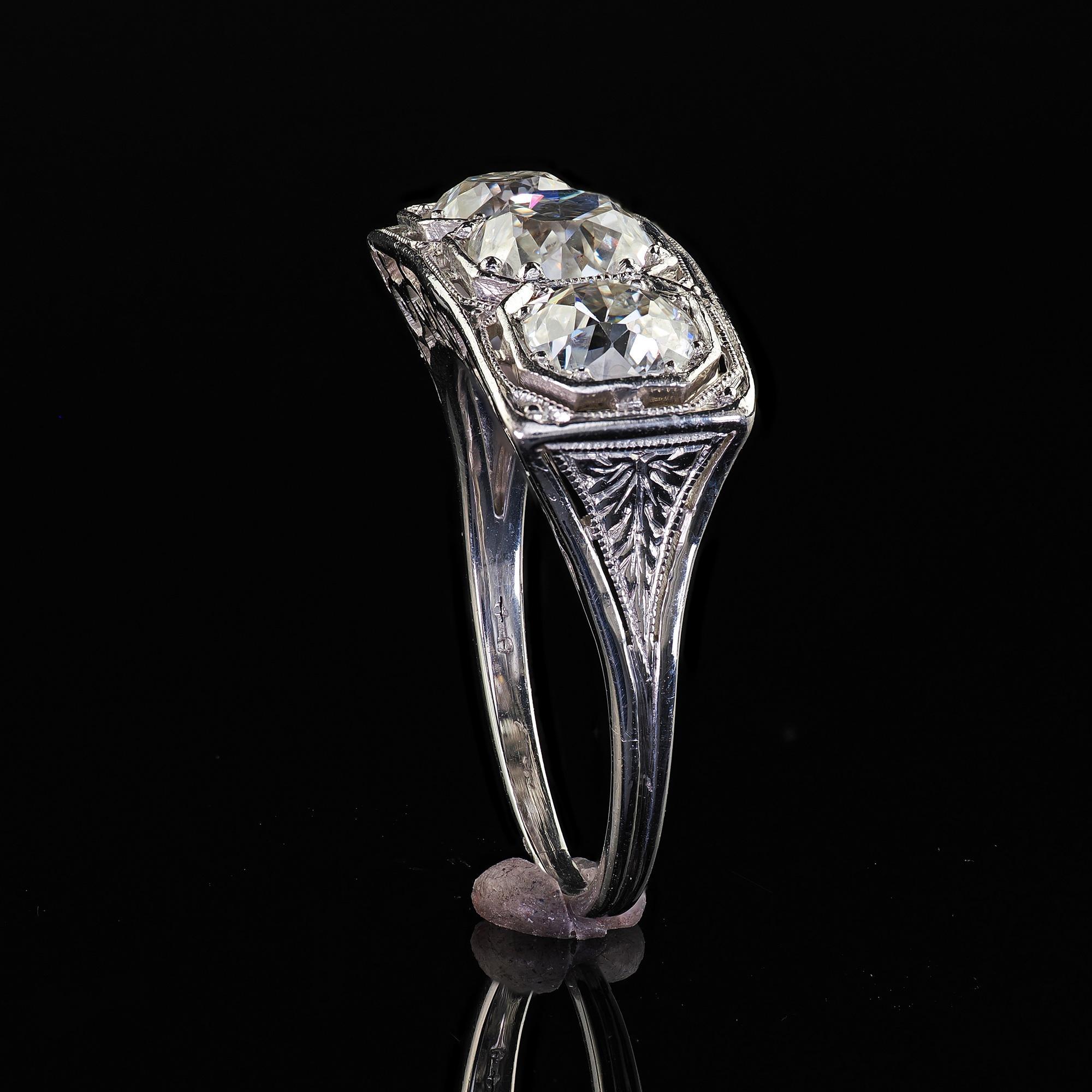 Jung & Klitz, bague Art déco ancienne à trois pierres en platine avec diamant taille vieille mine en vente 5