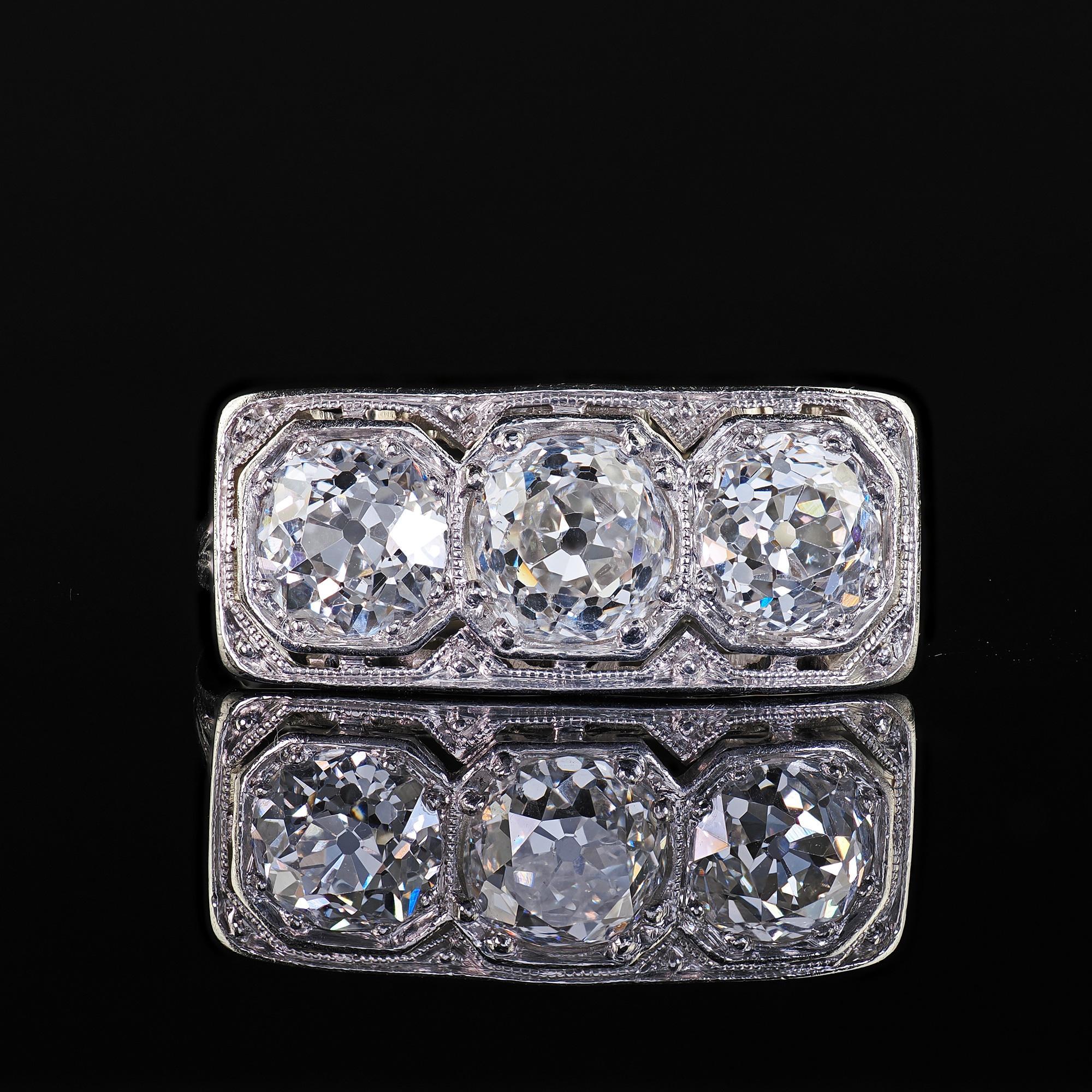 Jung & Klitz, bague Art déco ancienne à trois pierres en platine avec diamant taille vieille mine en vente 3