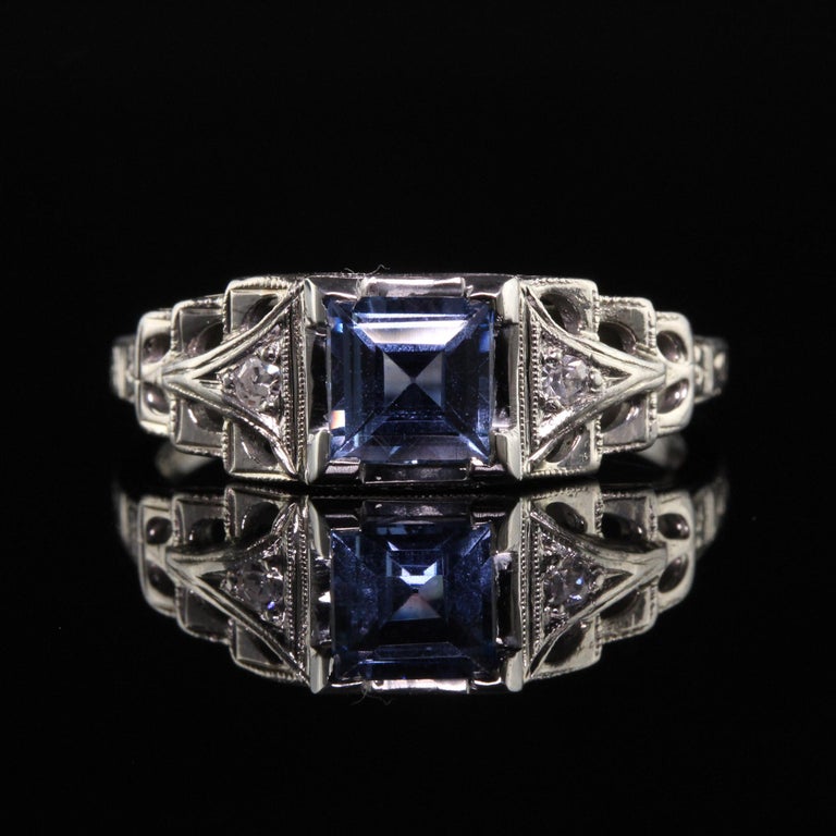 Antique Art Deco Lambert Bros 18K White Gold Yogo Sapphire Engagement Ring In Good Condition In Great Neck, NY
