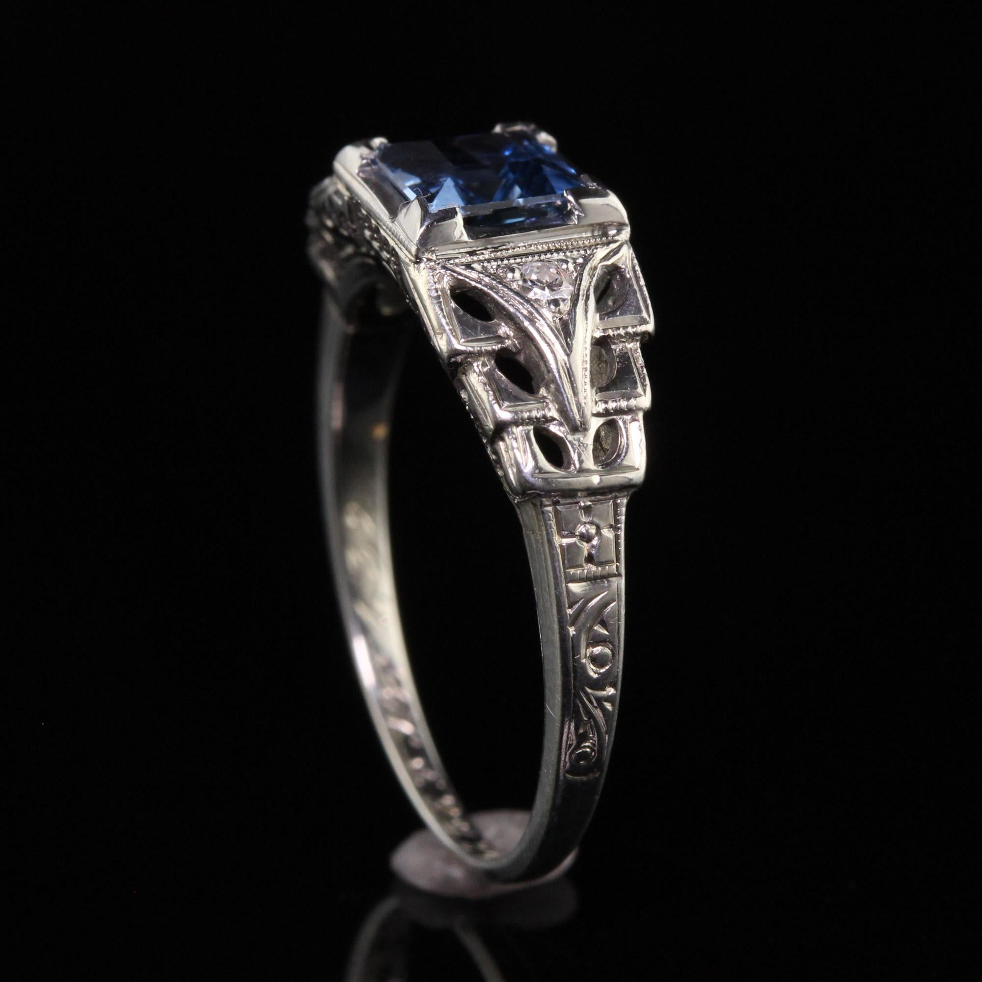 Antique Art Deco Lambert Bros 18K White Gold Yogo Sapphire Engagement Ring In Good Condition In Great Neck, NY