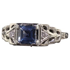 Antiker Art Deco Lambert Bros Verlobungsring aus 18 Karat Weißgold mit Yogo-Saphir