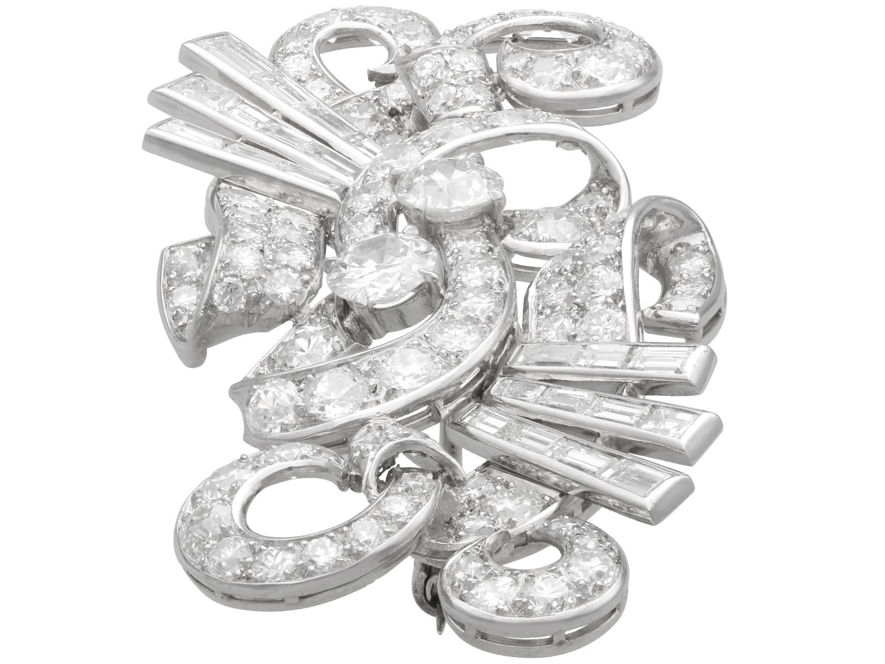 Antique Art Deco Large 9.68 Carat Diamond and Platinum Brooch Circa 1925 In Excellent Condition For Sale In Jesmond, Newcastle Upon Tyne