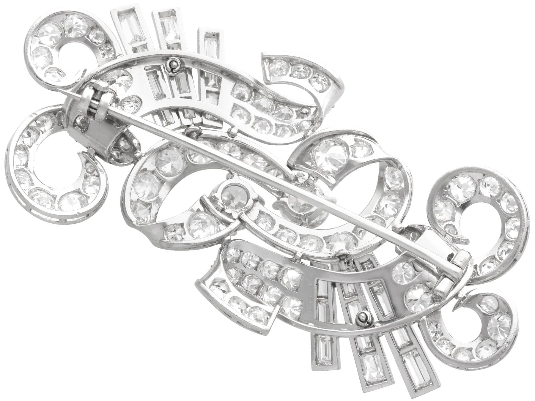 Antique Art Deco Large 9.68 Carat Diamond and Platinum Brooch Circa 1925 For Sale 1