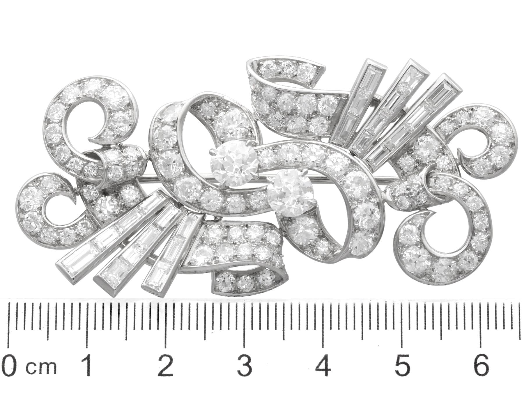 Antique Art Deco Large 9.68 Carat Diamond and Platinum Brooch Circa 1925 For Sale 3