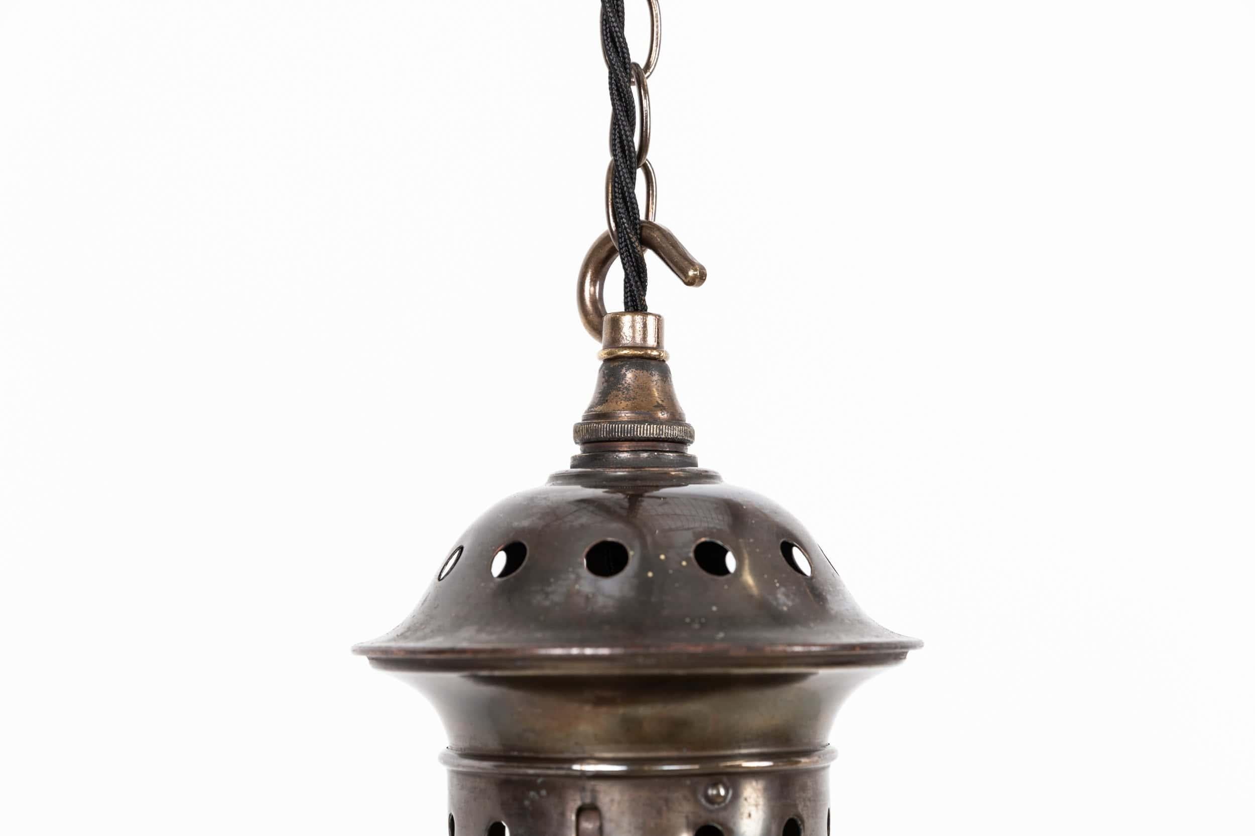 Antike Art Deco Große Jefferson Mondstein Opalglas Pendelleuchte, C.1920 (Gepresst) im Angebot