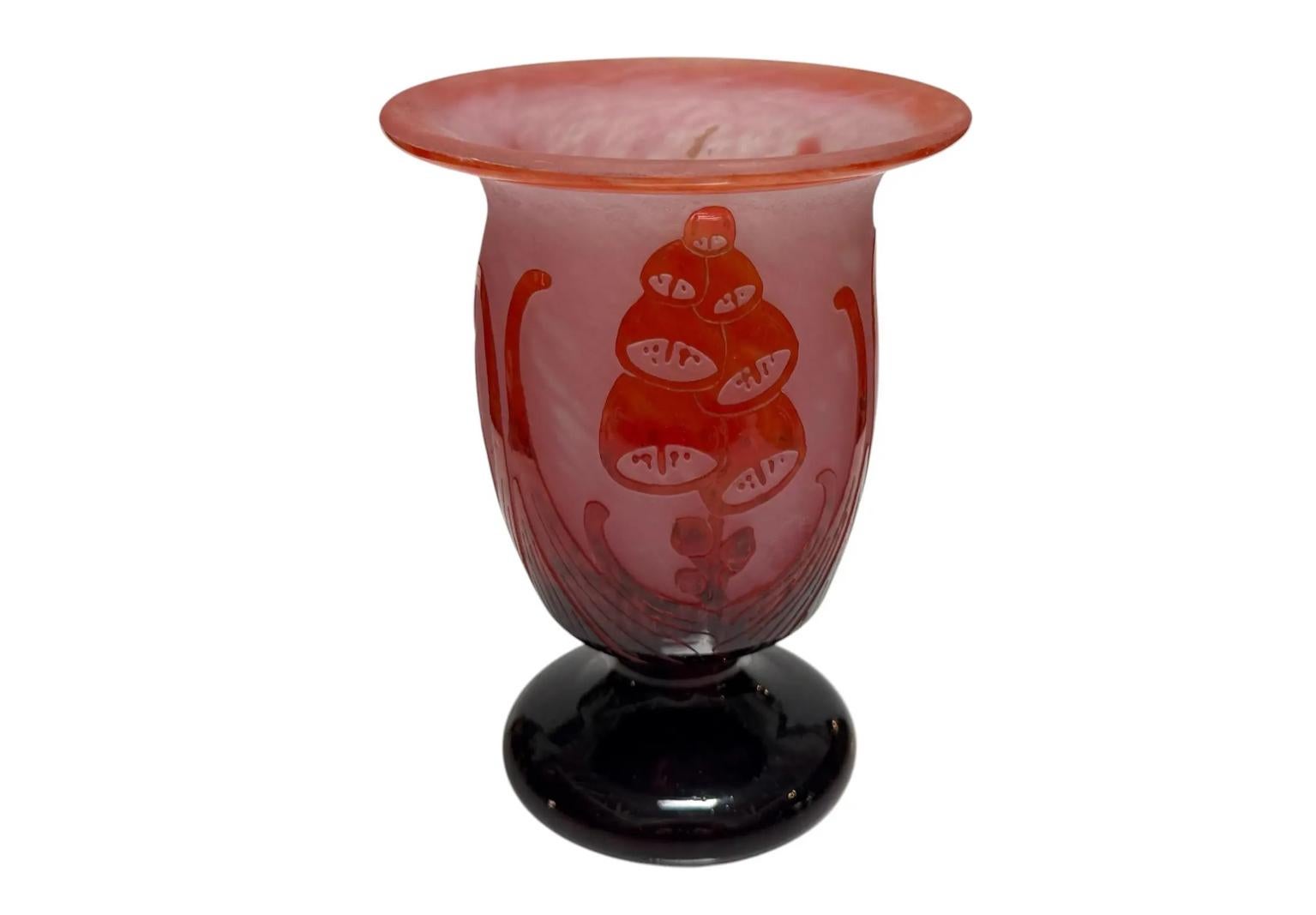 Antique Art Deco Le Verre Francais Acid Etched Cameo Glass Vase C. 1920 In Good Condition For Sale In LOS ANGELES, CA