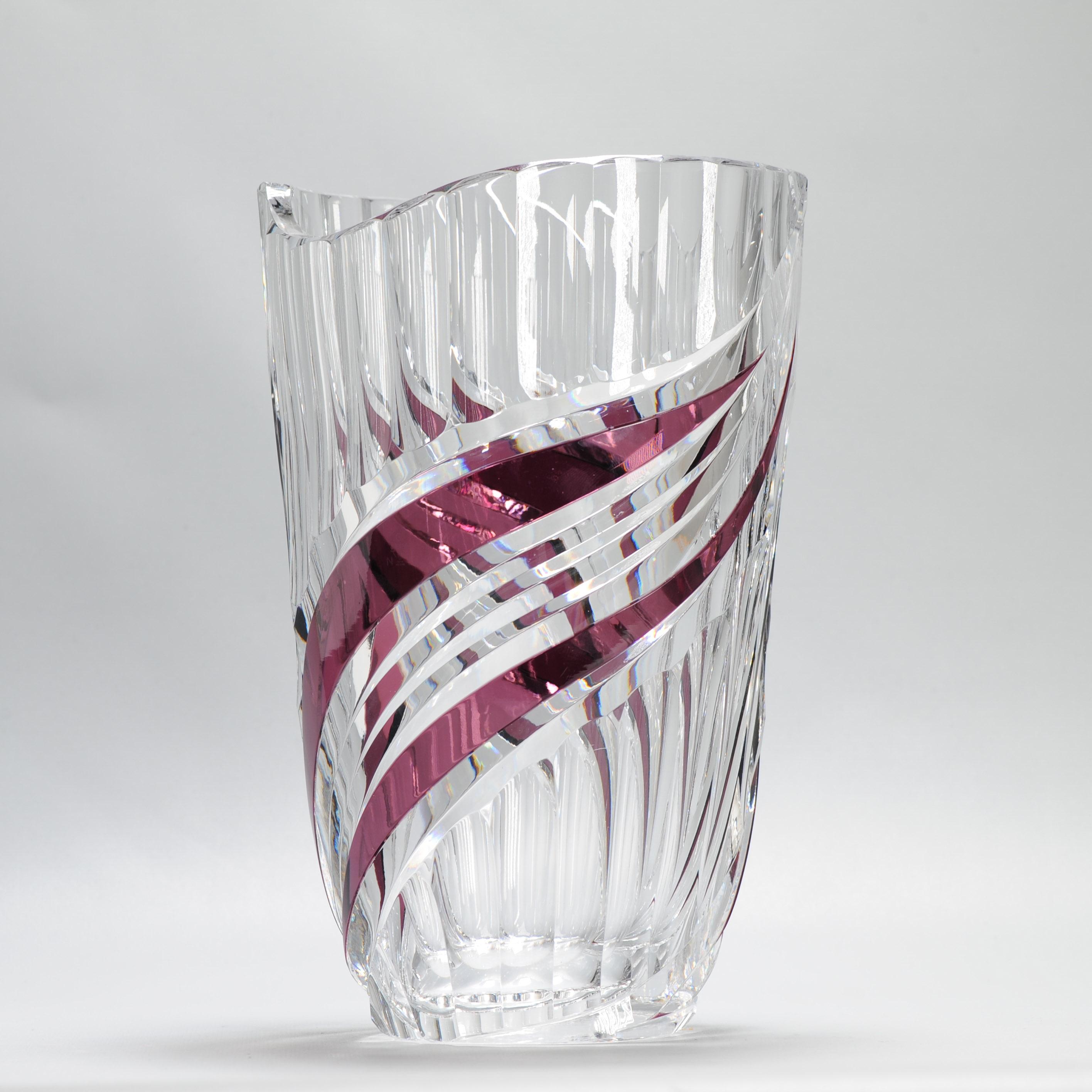 Antiguo jarrón Art Decó Leerdam o Val Saint Lambert de cristal rojo Cristall belga en venta