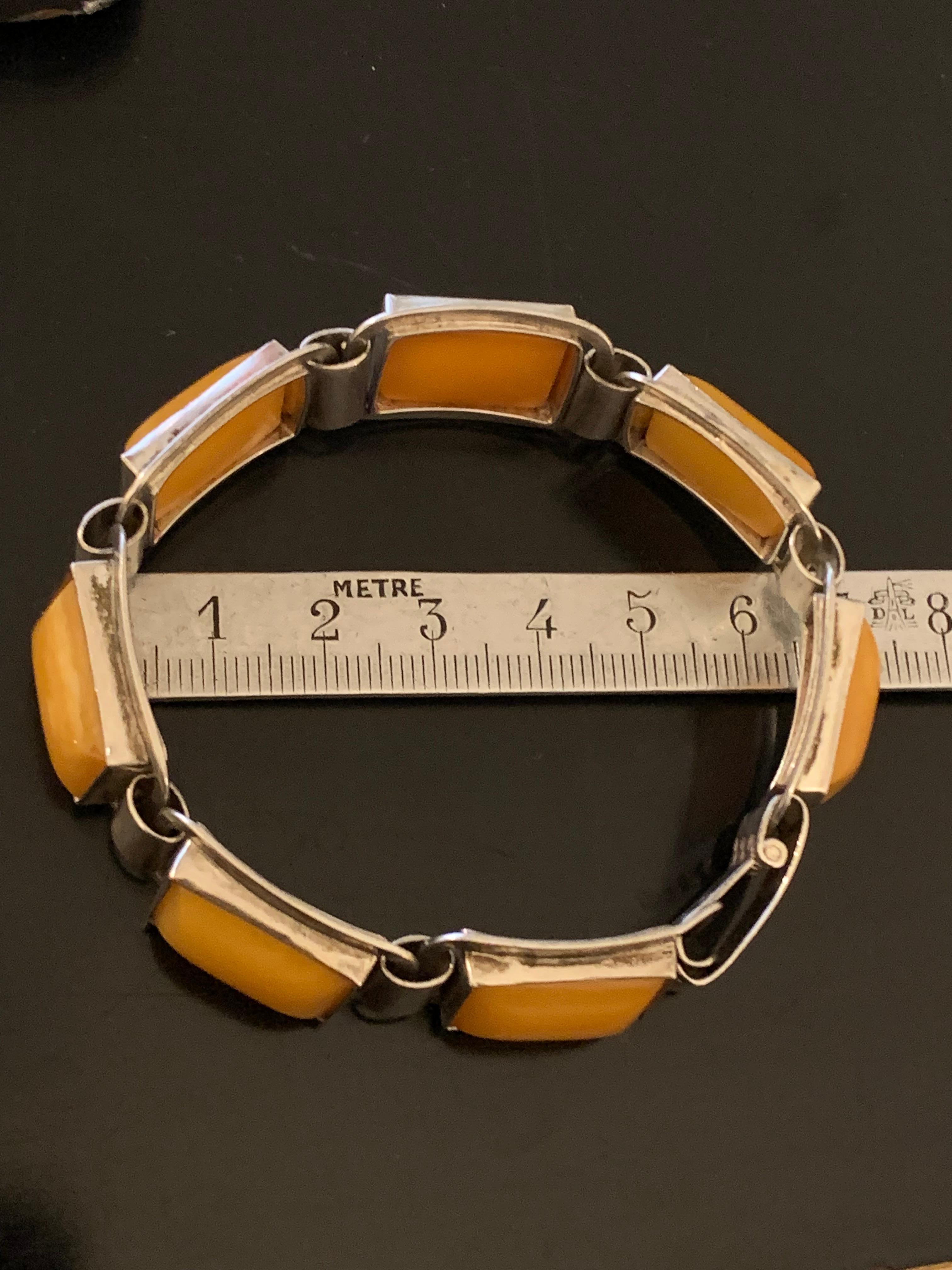 Antique Art Deco Link Bracelet Butterscotch Amber Sugarloaf Cabochon Cut Silver In Good Condition In Munich, Bavaria