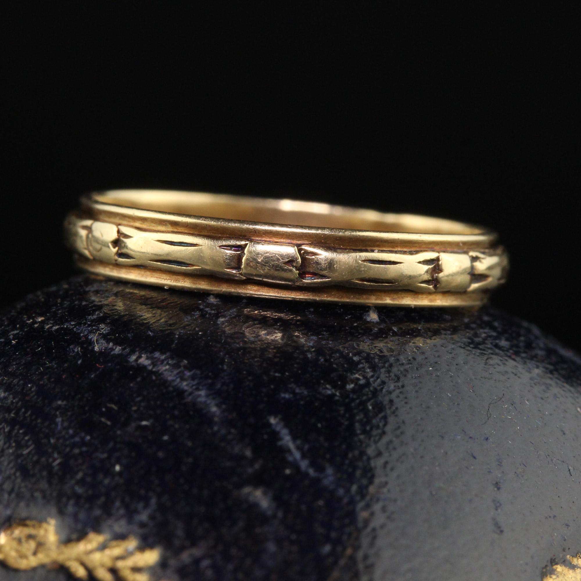 Beautiful Antique Art Deco Lohengrin 14K Yellow Gold Engraved Wedding Band - Size 8. This gorgeous wedding band is crafted in 14k yellow gold. The engraved design goes around the entire ring and is in good condition. The ring sits low on the finger