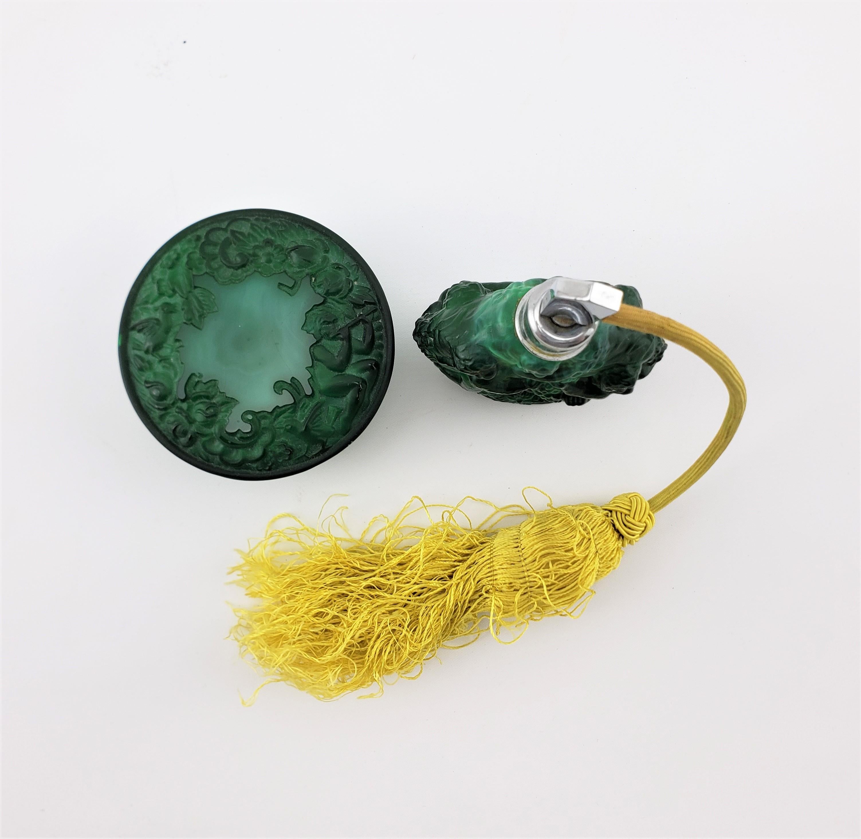 Métal Ensemble ancien flacon de parfum et jarre à parfum en verre vert malachite Art Déco en vente