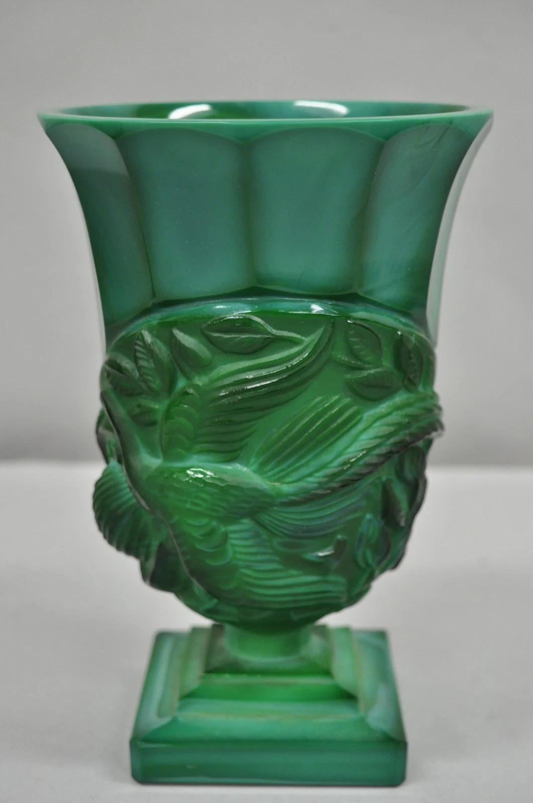 Arte Antiques Art Deco Malachite Jade Green Verre Tchèque Piédestal Vase avec Oiseau en vente 6