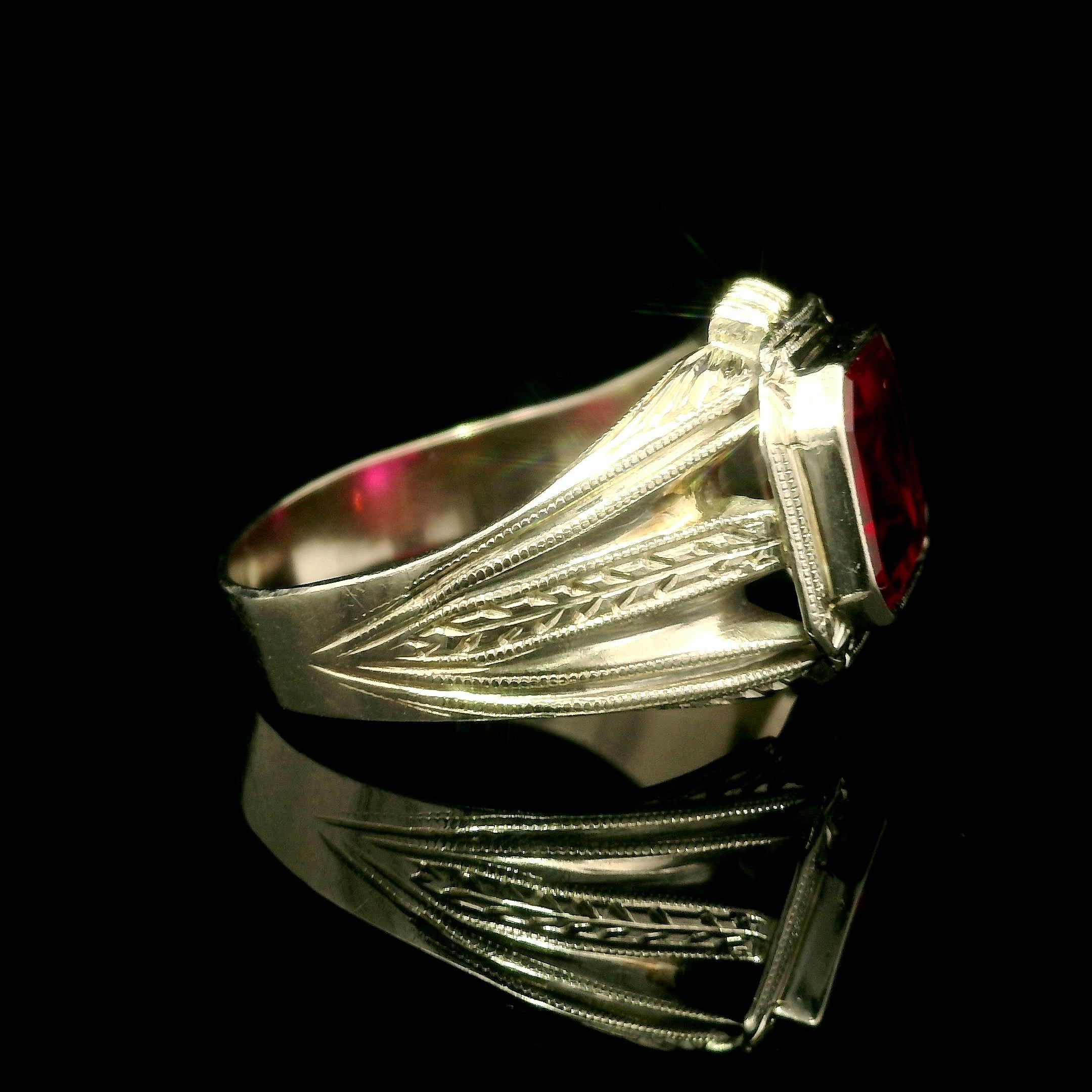 Anello da mignolo da uomo in oro 10k con incisione a forma di grano in vendita 5