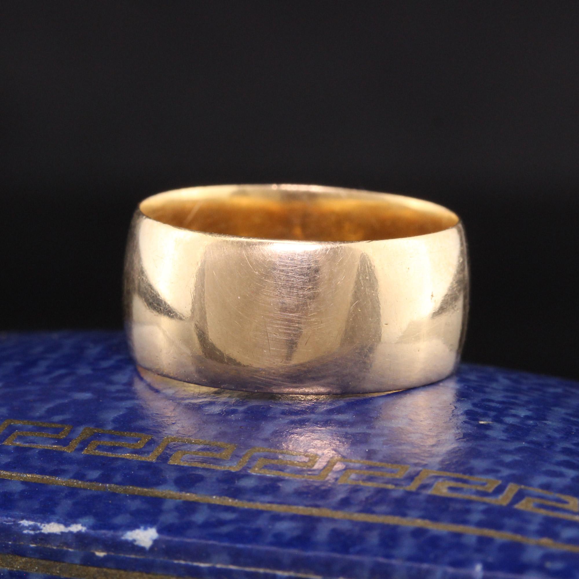 Beautiful Antique Art Deco Mermod and Jaccard 18K Yellow Gold Wide Wedding Band. This classic wide wedding band is in great shape and can be worn with other bands as well.

Item #R1085

Metal: 18K Yellow Gold

Weight: 6.3 Grams

Size: 7