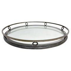 Plateau circulaire antique Art Déco en miroir avec bordure en argent:: années 1950:: USA