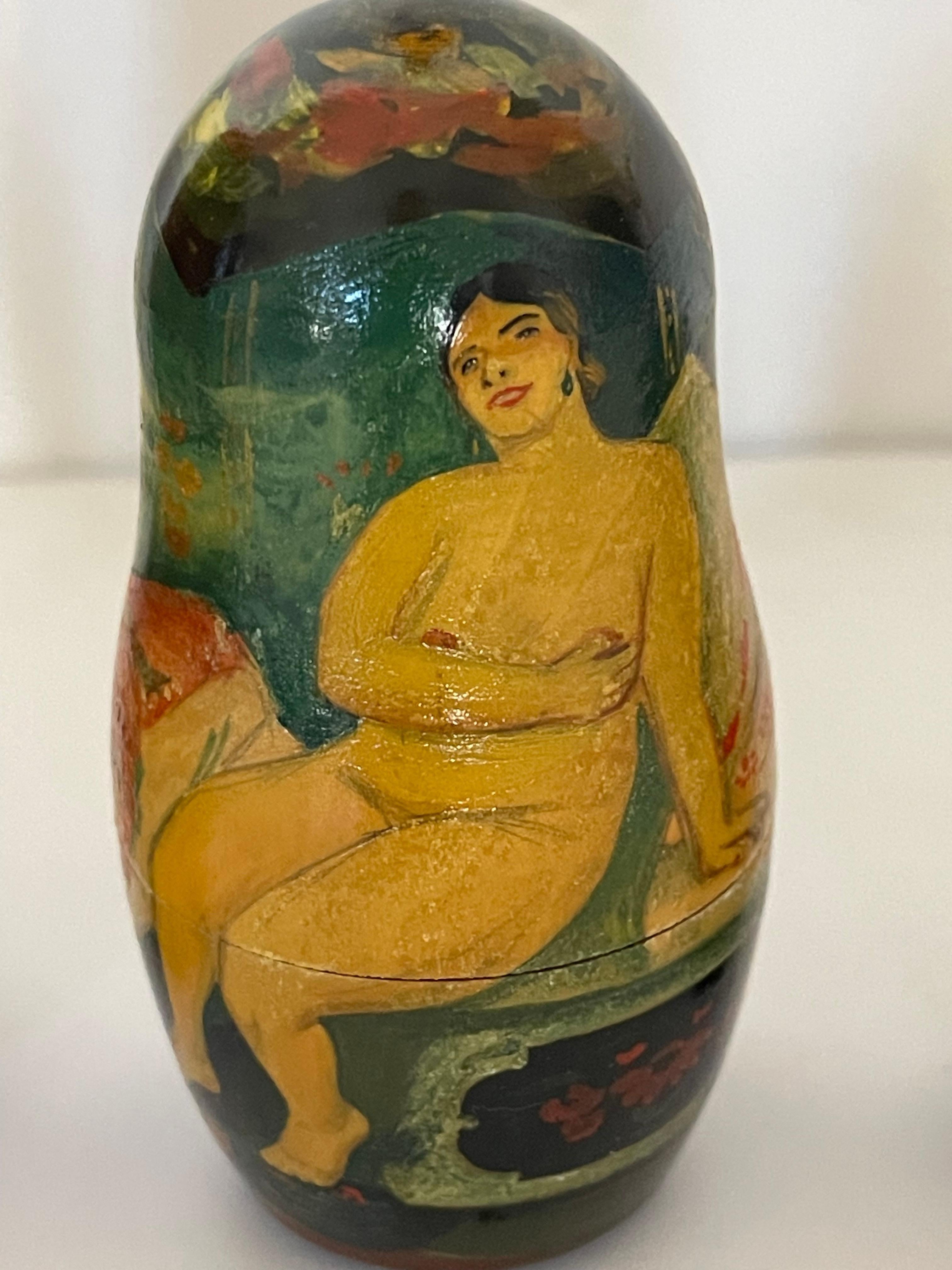 Antiguas cajas nido Art Decó pintadas a mano según Kustodiev Madera en venta