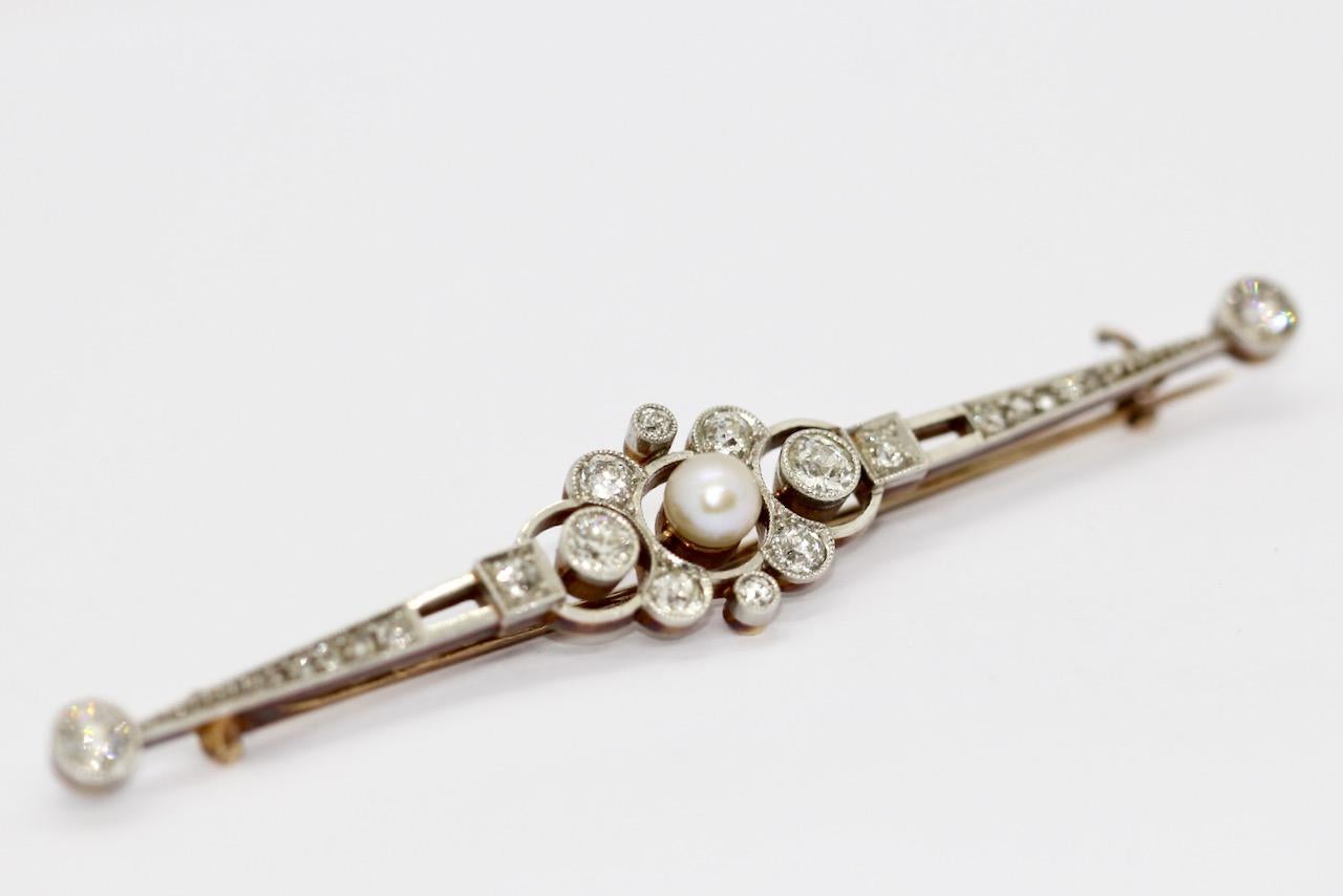 Antique Art Deco, Nouveau, Gold and Platinum Bar Brooch with Diamonds and Pearl In Excellent Condition For Sale In Berlin, DE