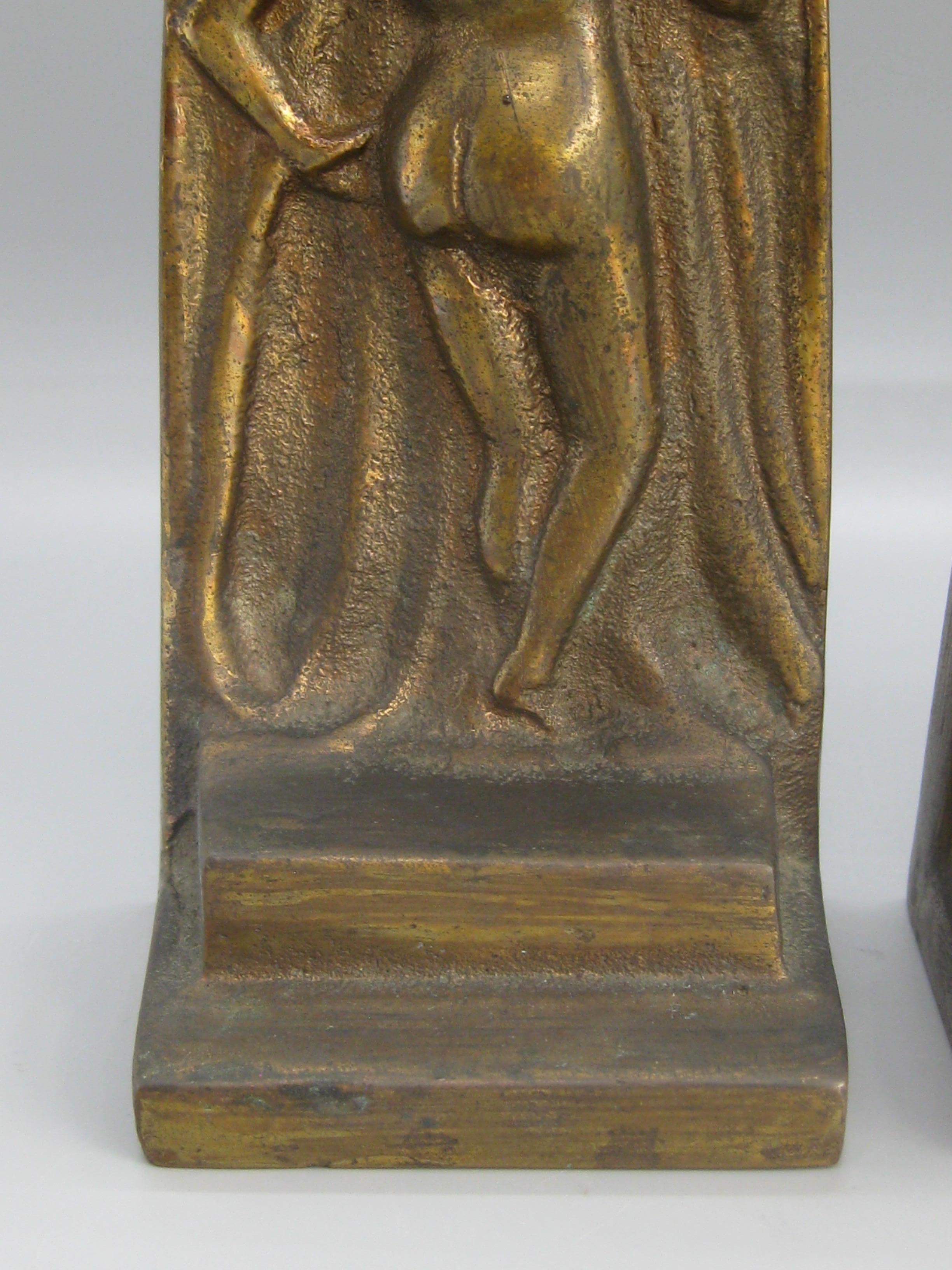 Antike antike Art Deco Nackte Dame Frau Figural gegossen Messing Buchstützen Hubley Ära (amerikanisch) im Angebot