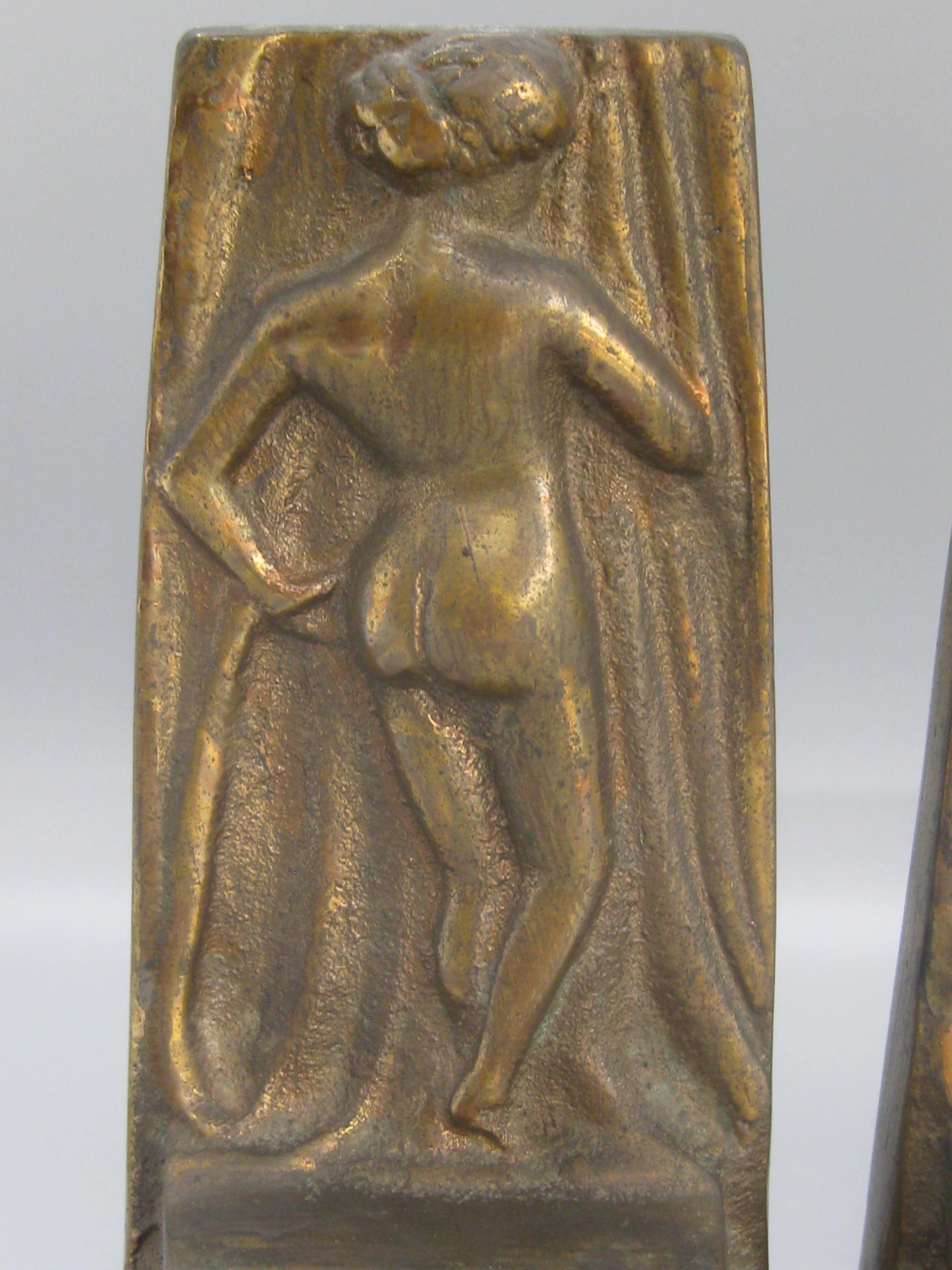Serre-livres Art Déco ancien en laiton moulé figuratif d'une femme nue de l'époque Hubley Bon état - En vente à San Diego, CA