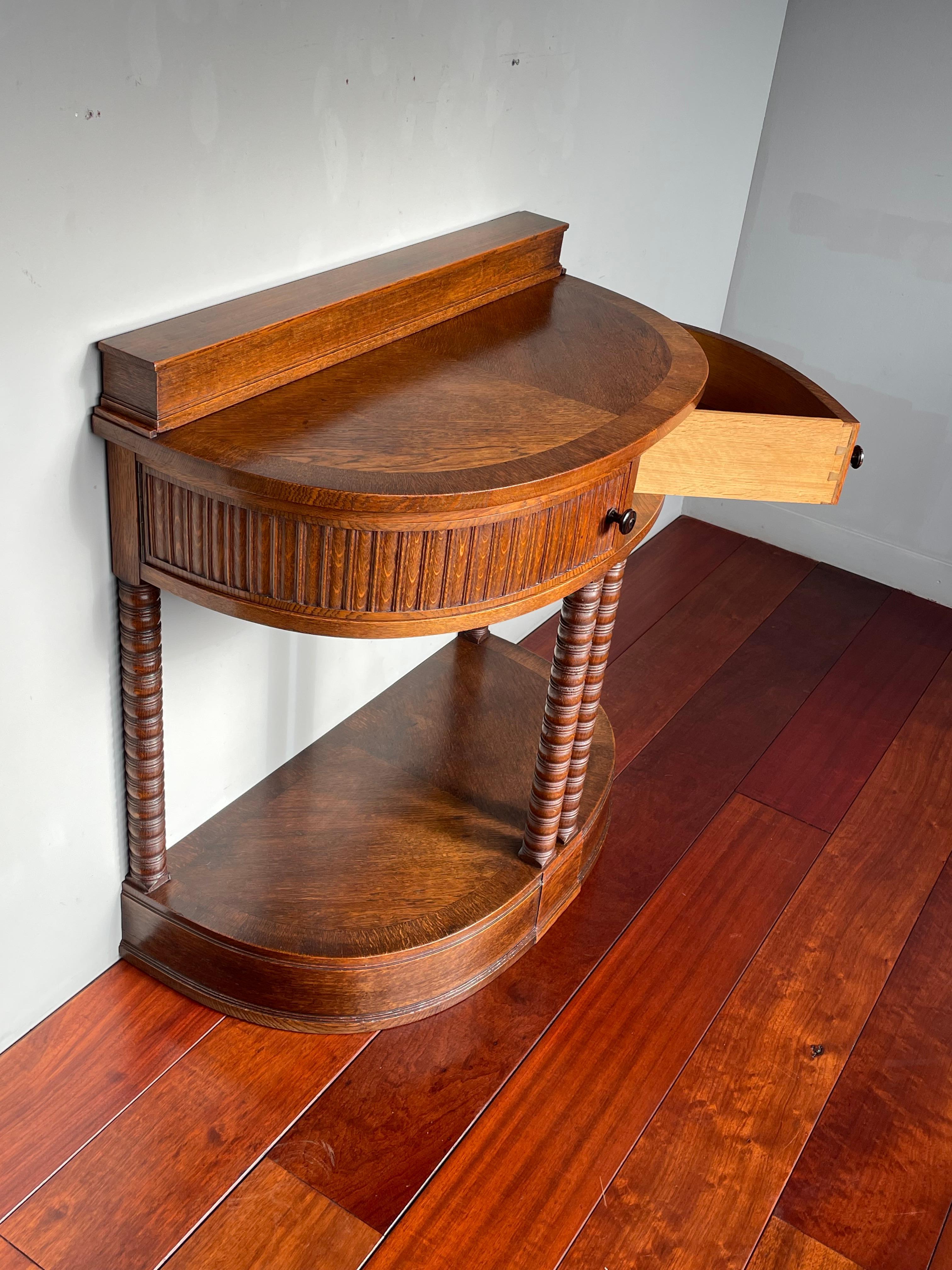 Bois Table d'appoint / console en Oak Antique Art Deco avec tiroirs arrondis et superbe Patina en vente