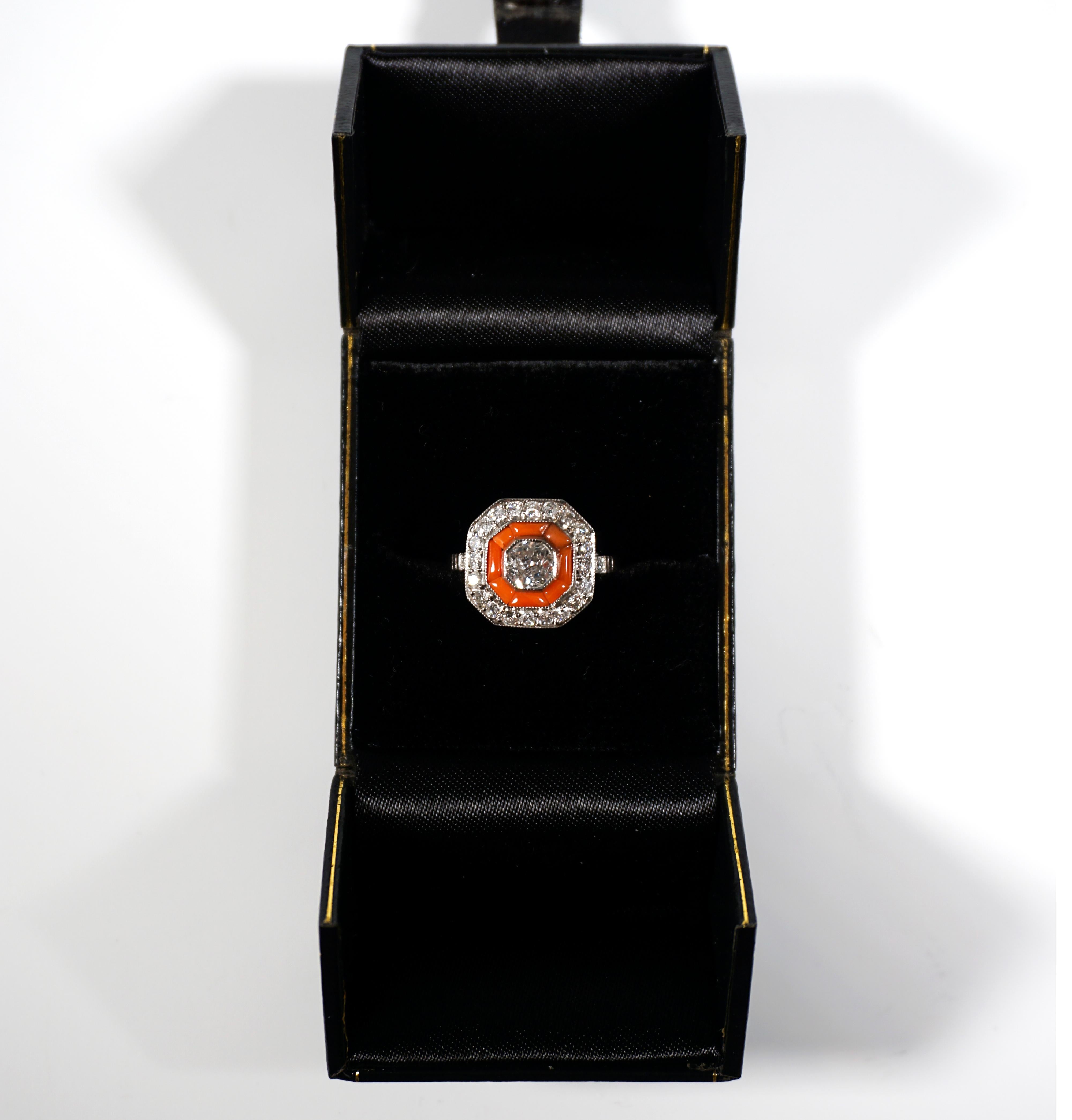 Delicate antique diamond ring in octagonal shape with a central diamond in old brilliant cut, estimated 0.40 ct, surrounded by a wreath of coral pieces, which in turn is surrounded by a halo of 20 smaller brilliant-cut diamonds, together approx.