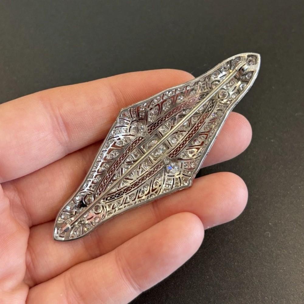 Antike Art Deco Old European Cut 5.48ctw Platinum Natural Diamond Brosche im Zustand „Hervorragend“ im Angebot in Carmel By The Sea, CA
