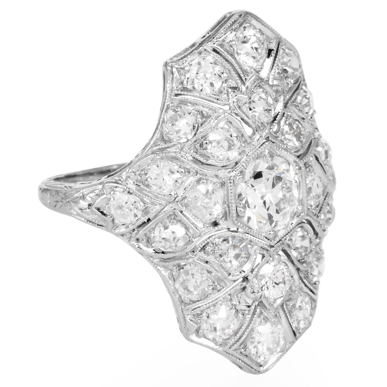 Bague ancienne Art Deco Diamant taille européenne Platine Fligree en vente 1