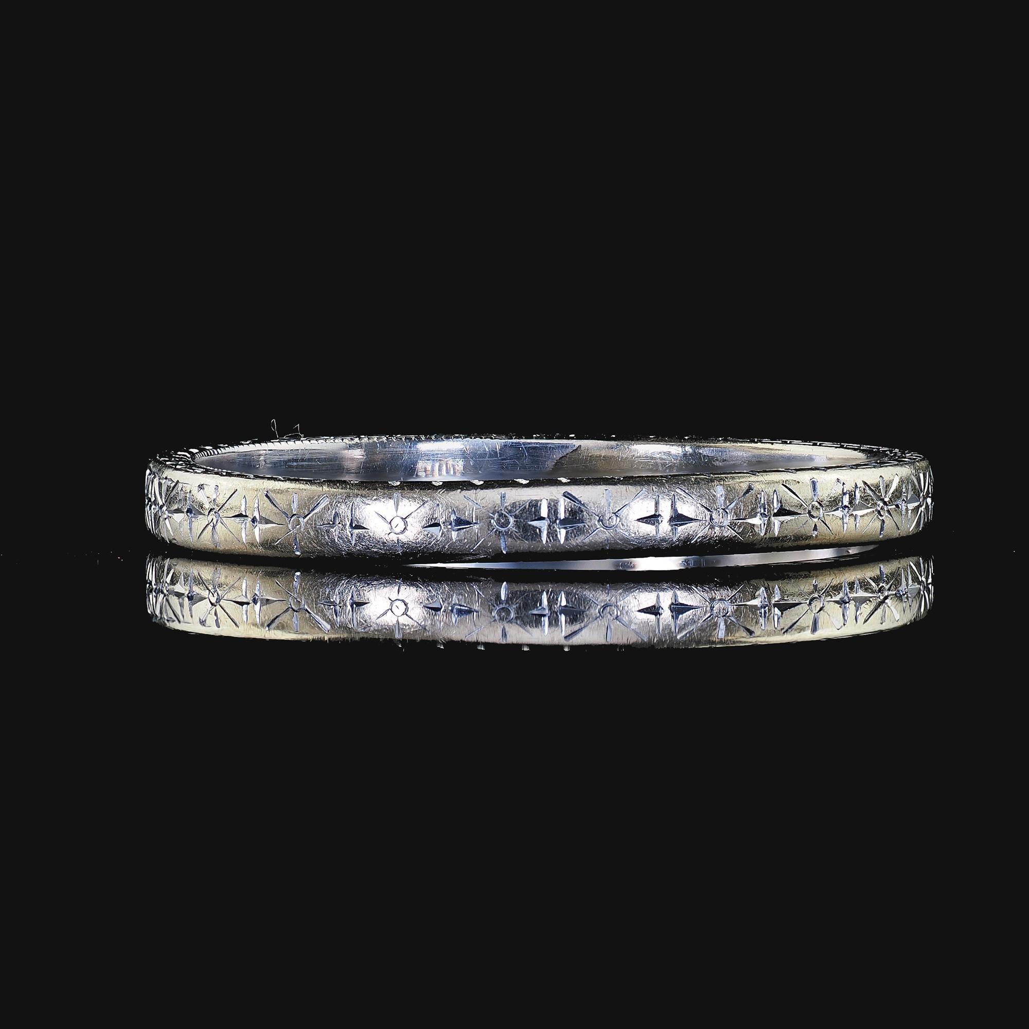 Antique Art Deco Orange Blossom 18K White Gold  Engraved Wedding Band Circa 1928 For Sale 3