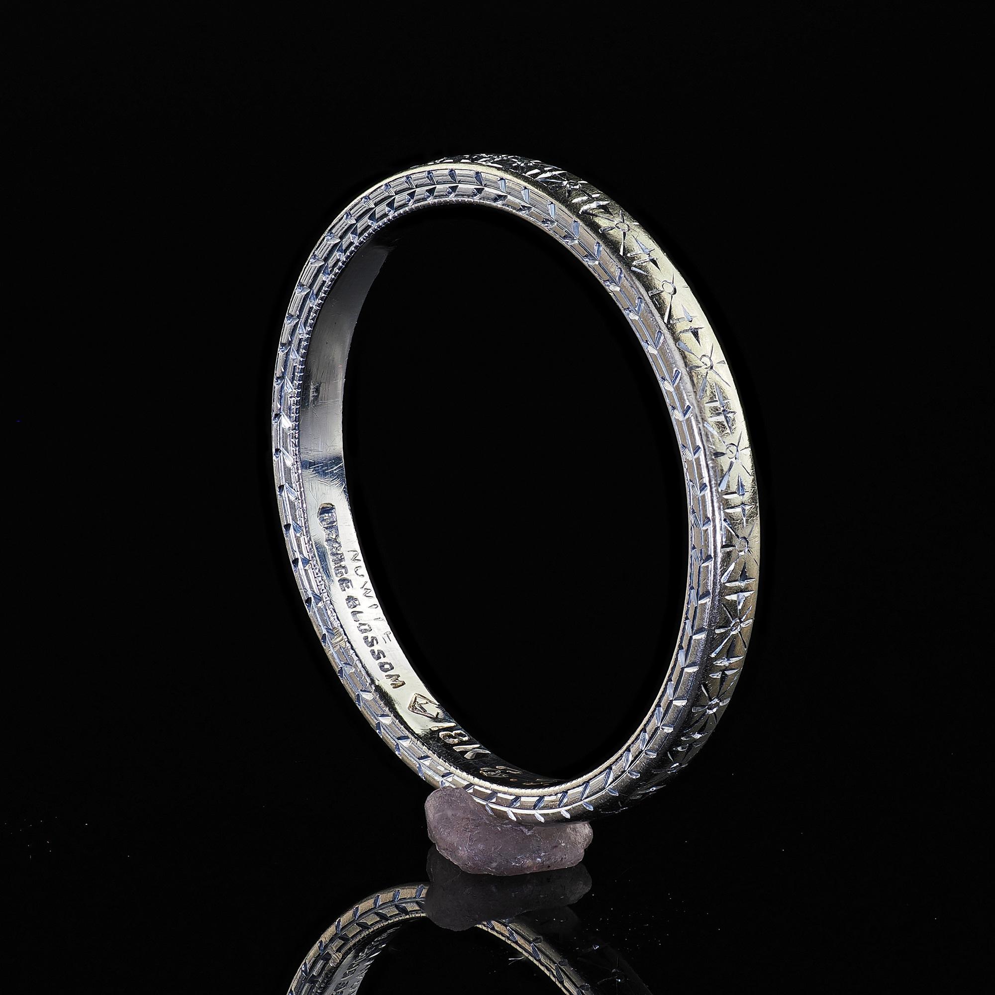 Antique Art Deco Orange Blossom 18K White Gold  Engraved Wedding Band Circa 1928 For Sale 4
