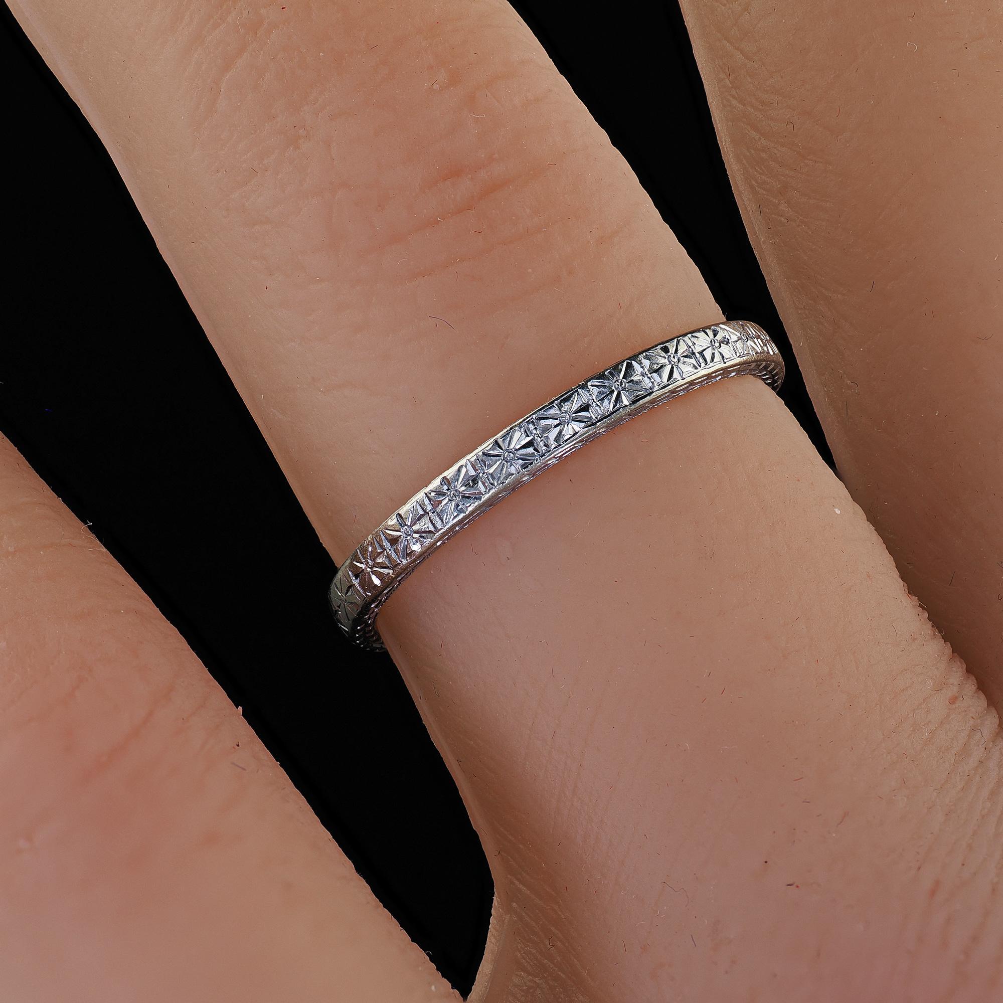 Antique Art Deco Orange Blossom 18K White Gold  Engraved Wedding Band Circa 1928 For Sale 5