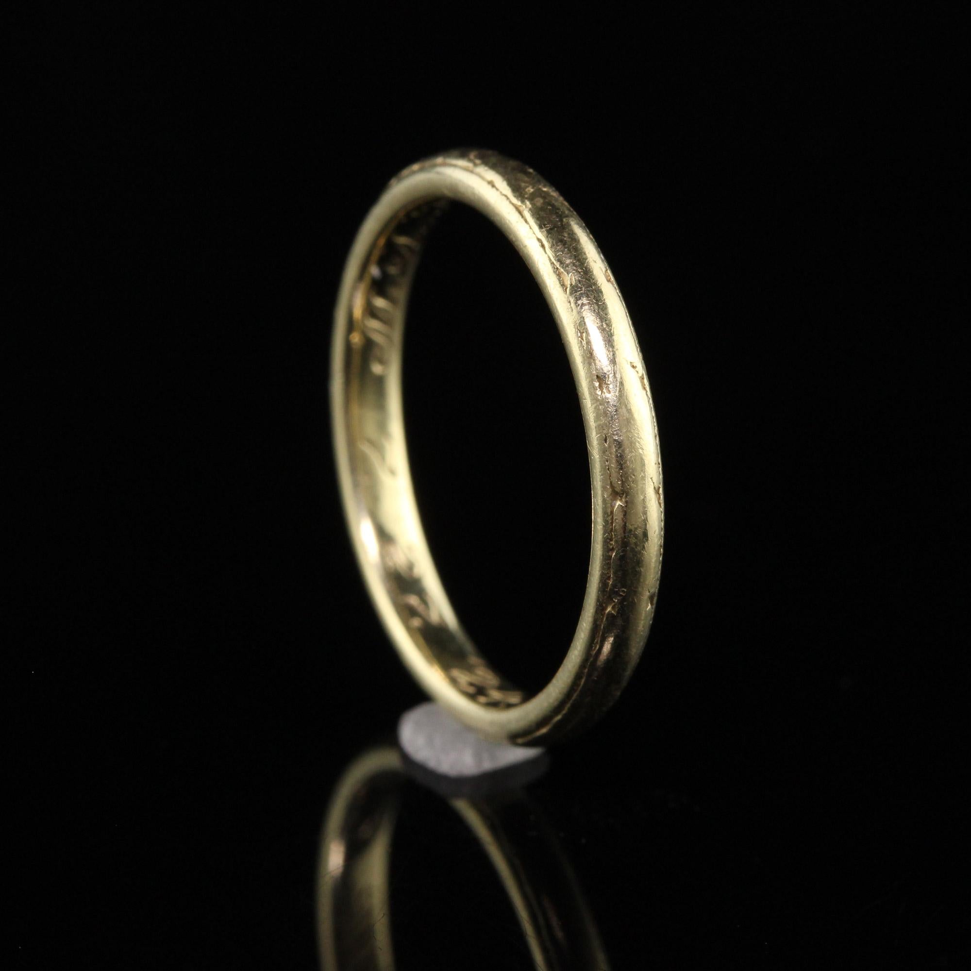Antique Art Deco Orange Blossom 18K Yellow Gold Engraved Wedding Band In Good Condition For Sale In Great Neck, NY
