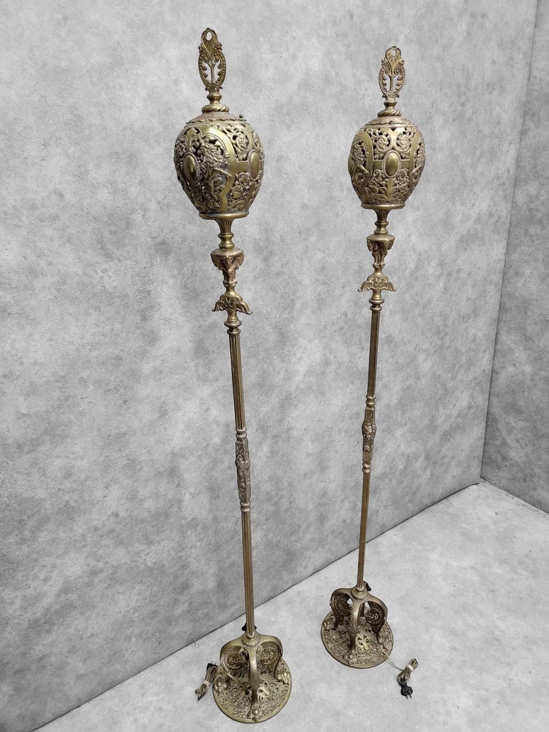 Antique Art Deco Oscar Bruno Bach Detailed Figural Bronze Floor Lamps - Pair For Sale 4