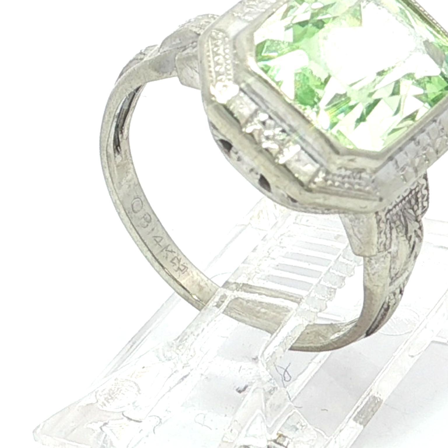 Bague ancienne Art Deco Ostby Barton 14k or blanc Améthyste verte gravée à la main en vente 5