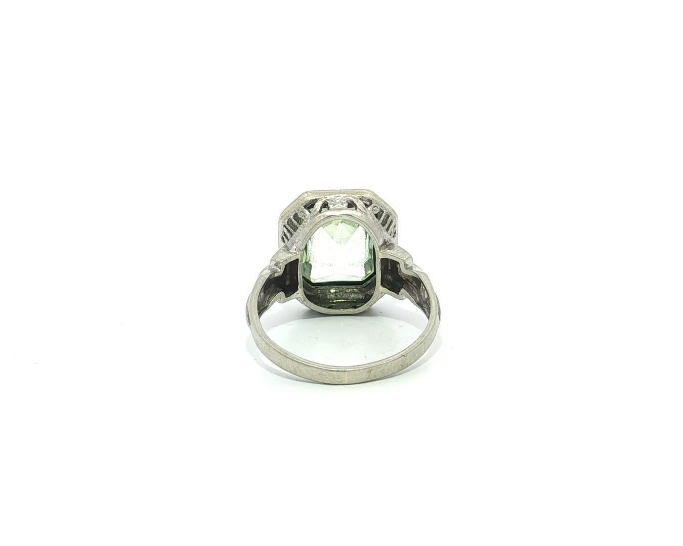 Bague ancienne Art Deco Ostby Barton 14k or blanc Améthyste verte gravée à la main en vente 6