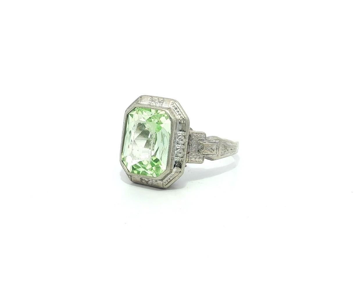 Bague ancienne Art Deco Ostby Barton 14k or blanc Améthyste verte gravée à la main en vente 10