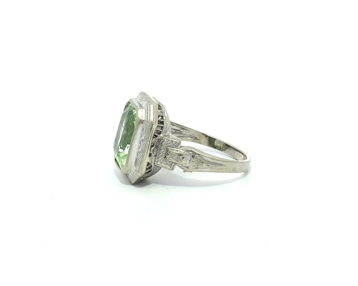 Bague ancienne Art Deco Ostby Barton 14k or blanc Améthyste verte gravée à la main en vente 11