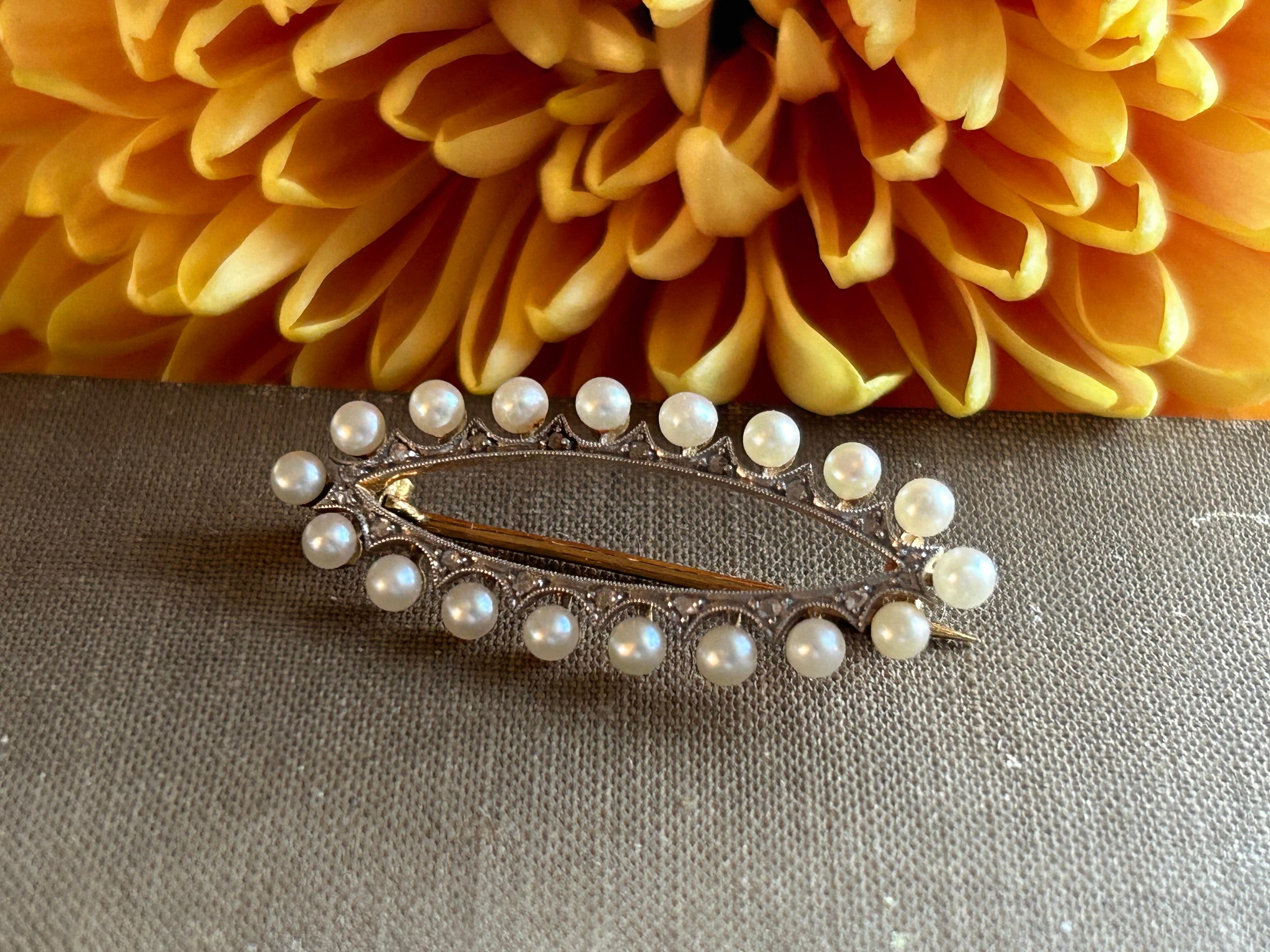 Antique Art Deco Pearl and Diamond 18ct Gold and Platinum Brooch   For Sale 2