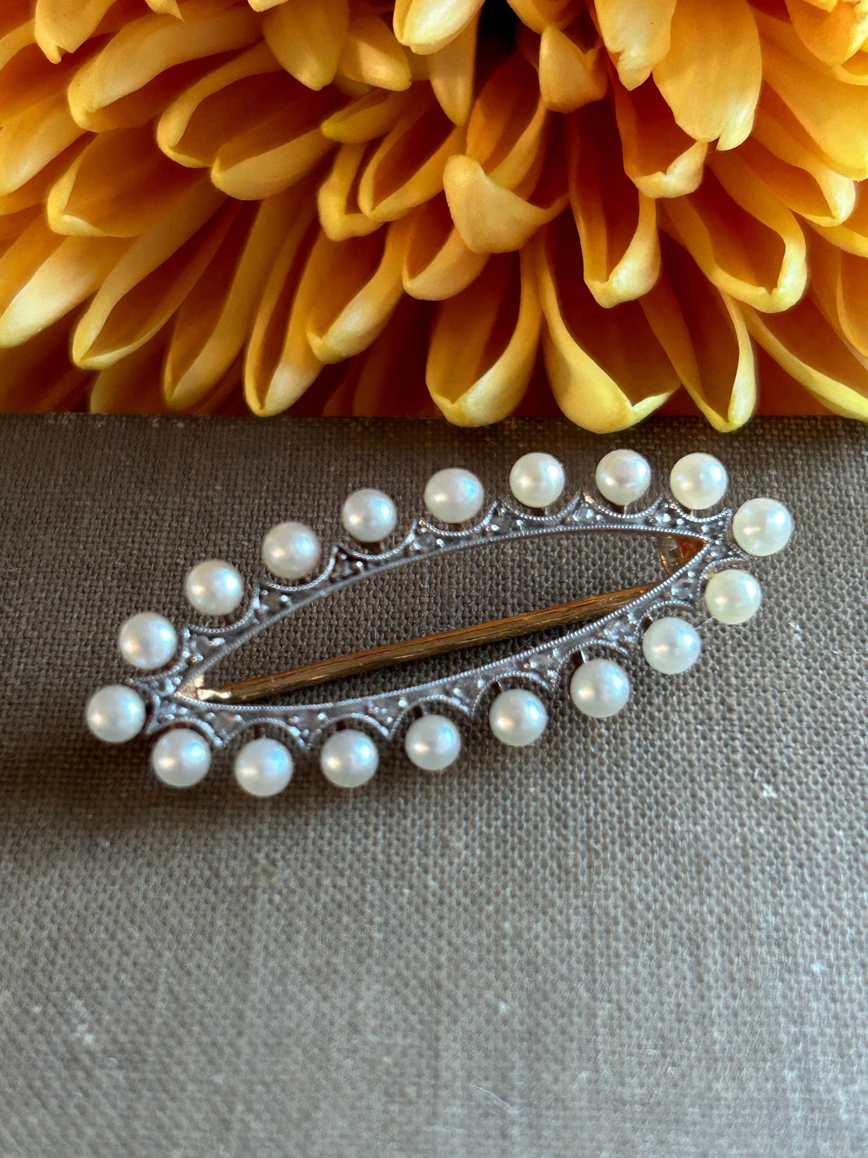 Antique Art Deco Pearl and Diamond 18ct Gold and Platinum Brooch   For Sale 4