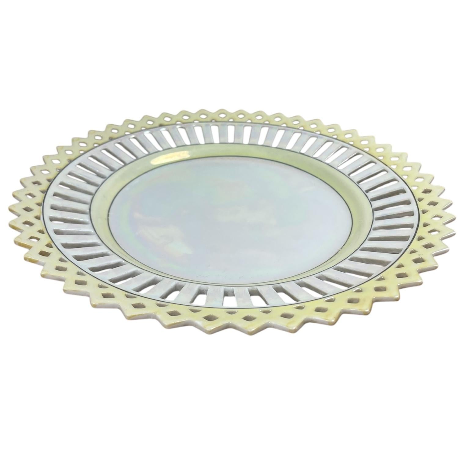 Allemand Arte Antiques OF PEARLS Plaque de perles avec garde perforée en vente