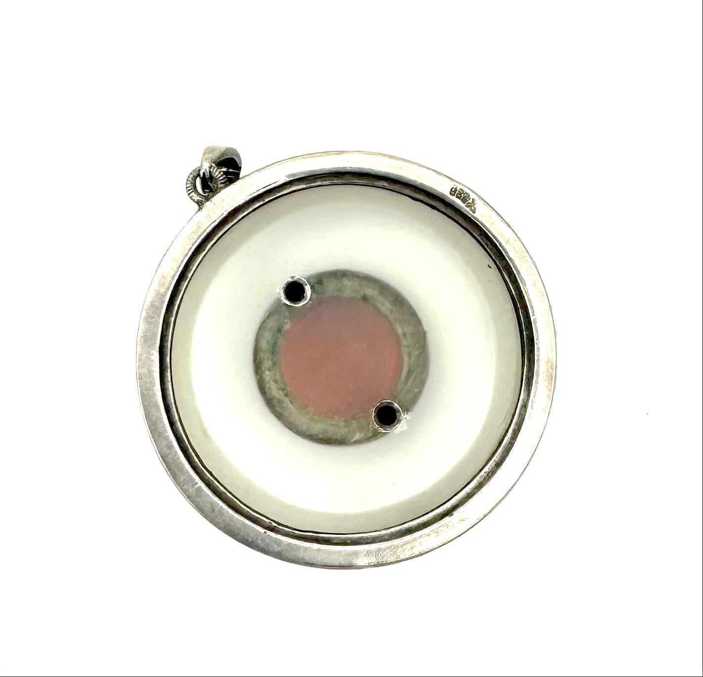 Taille mixte Pendentif Art déco ancien camée d'agate en verre dépoli et argent Marcasite en vente