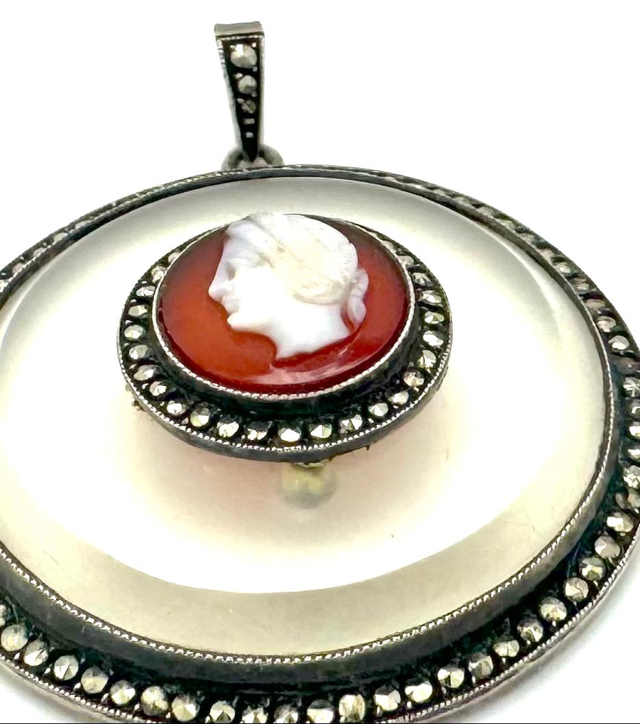Pendentif Art déco ancien camée d'agate en verre dépoli et argent Marcasite Bon état - En vente à Munich, Bavaria