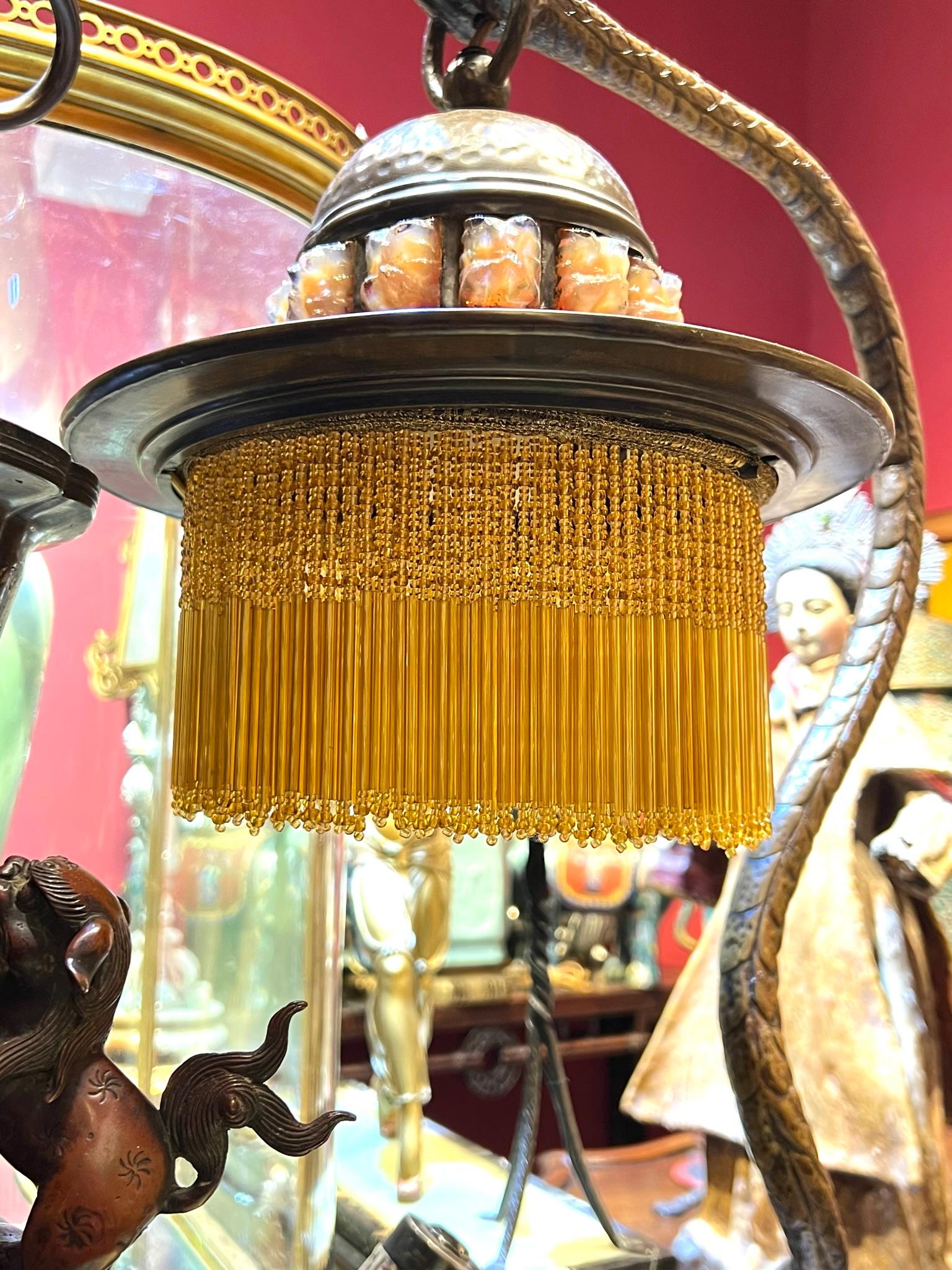 Antike Art Deco Periode Schlange Form Tischlampe mit Bernstein Glas Perlen Schatten im Angebot 7