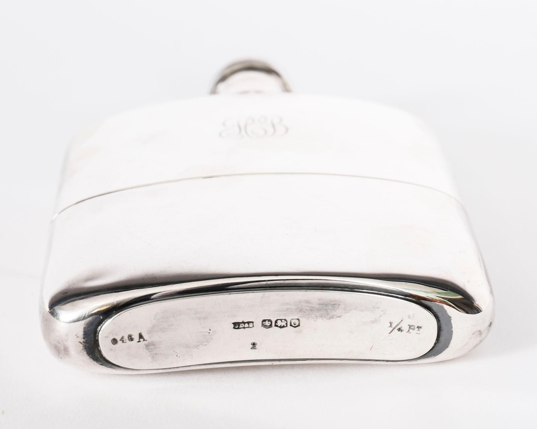 Metà XX secolo Antica fiaschetta in argento sterling del periodo Art Deco J Dixson & Sons datata 1931 in vendita