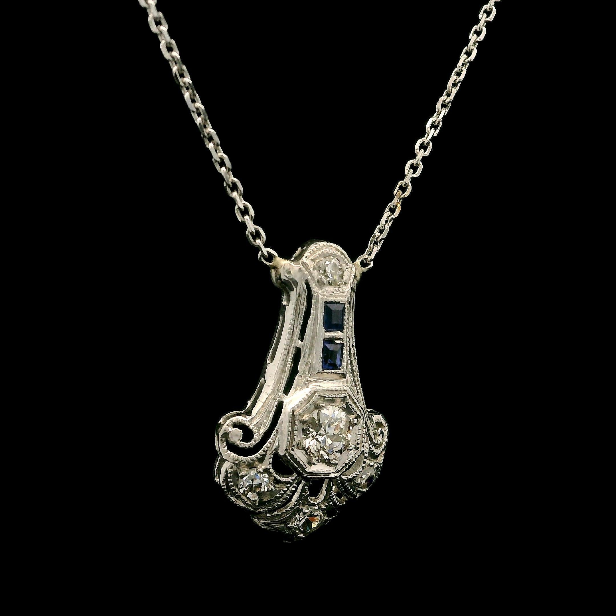 Art Déco Collana con ciondolo a volute in filigrana di zaffiro e diamanti in stile antico Art Deco Plat in vendita