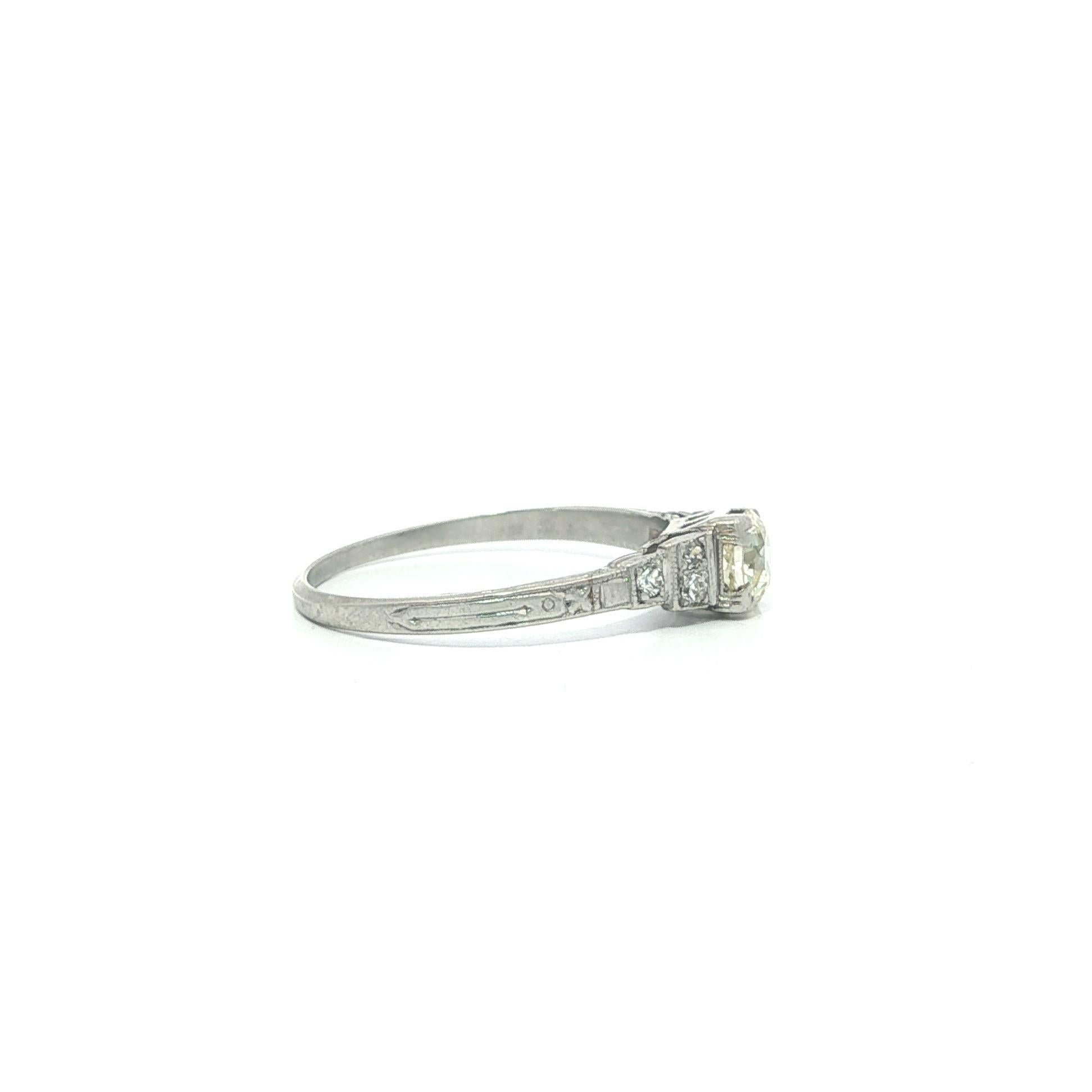 Taglio antico europeo Anello in platino Art Deco 0,34ctw Old Cut Diamond Dainty Step Sides in vendita