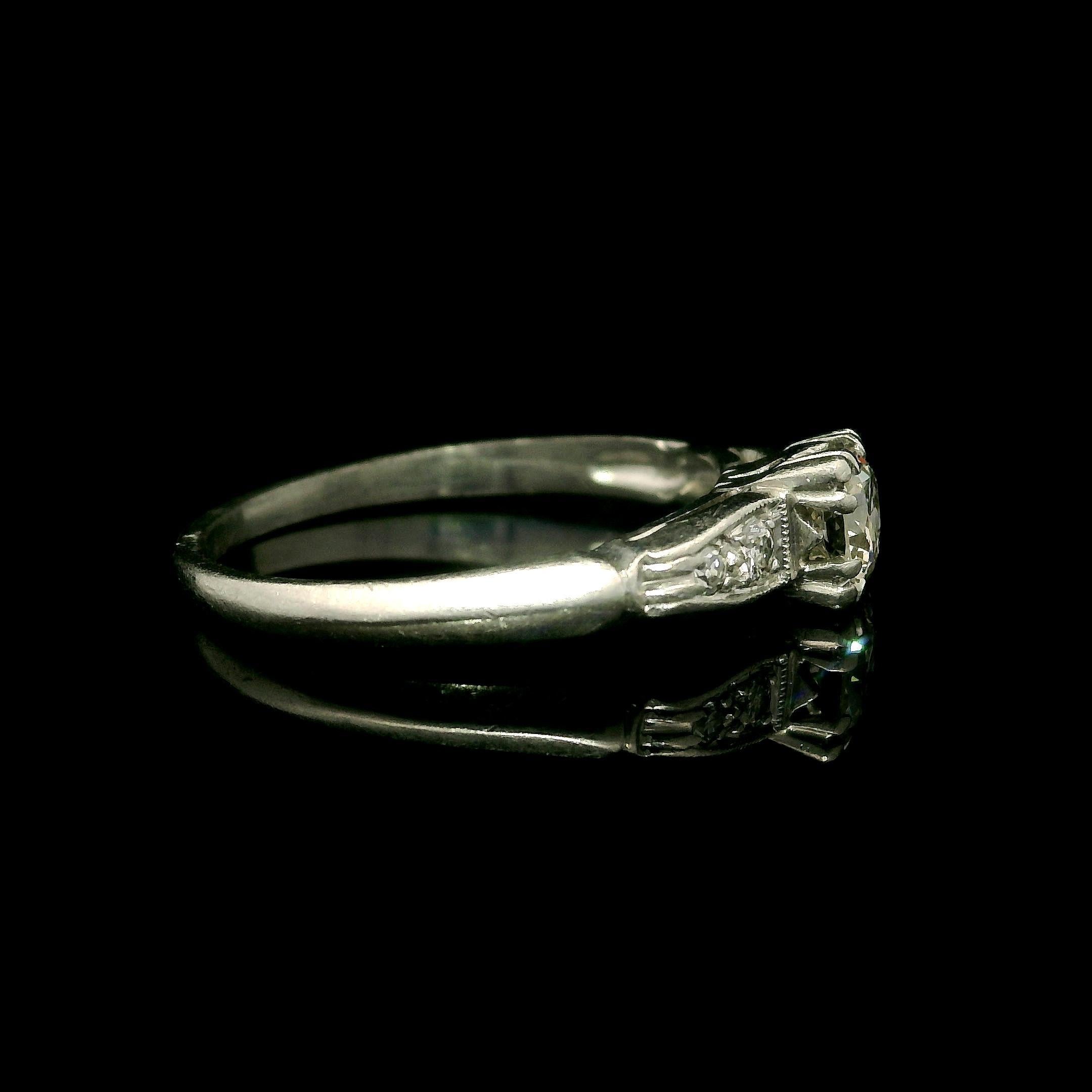 Anello di fidanzamento classico in platino antico Art Deco con diamante da 0,37 ct. in vendita 6