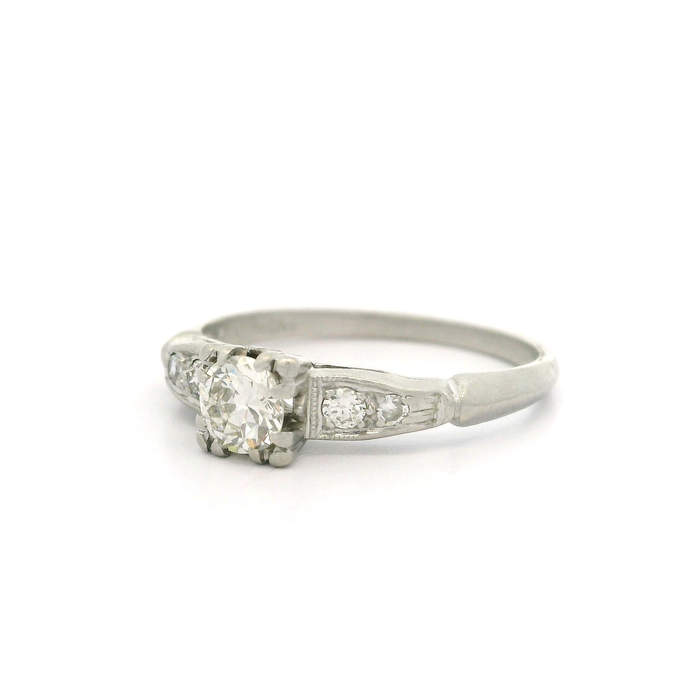 --Pietre: --
(1) Diamante naturale autentico - taglio europeo antico - incastonato - colore I - purezza VS2 - 0,30ct (circa)
(4) Diamanti naturali autentici - taglio vecchio singolo e vecchio europeo - incastonati - 0,07ctw (circa)
Peso totale in