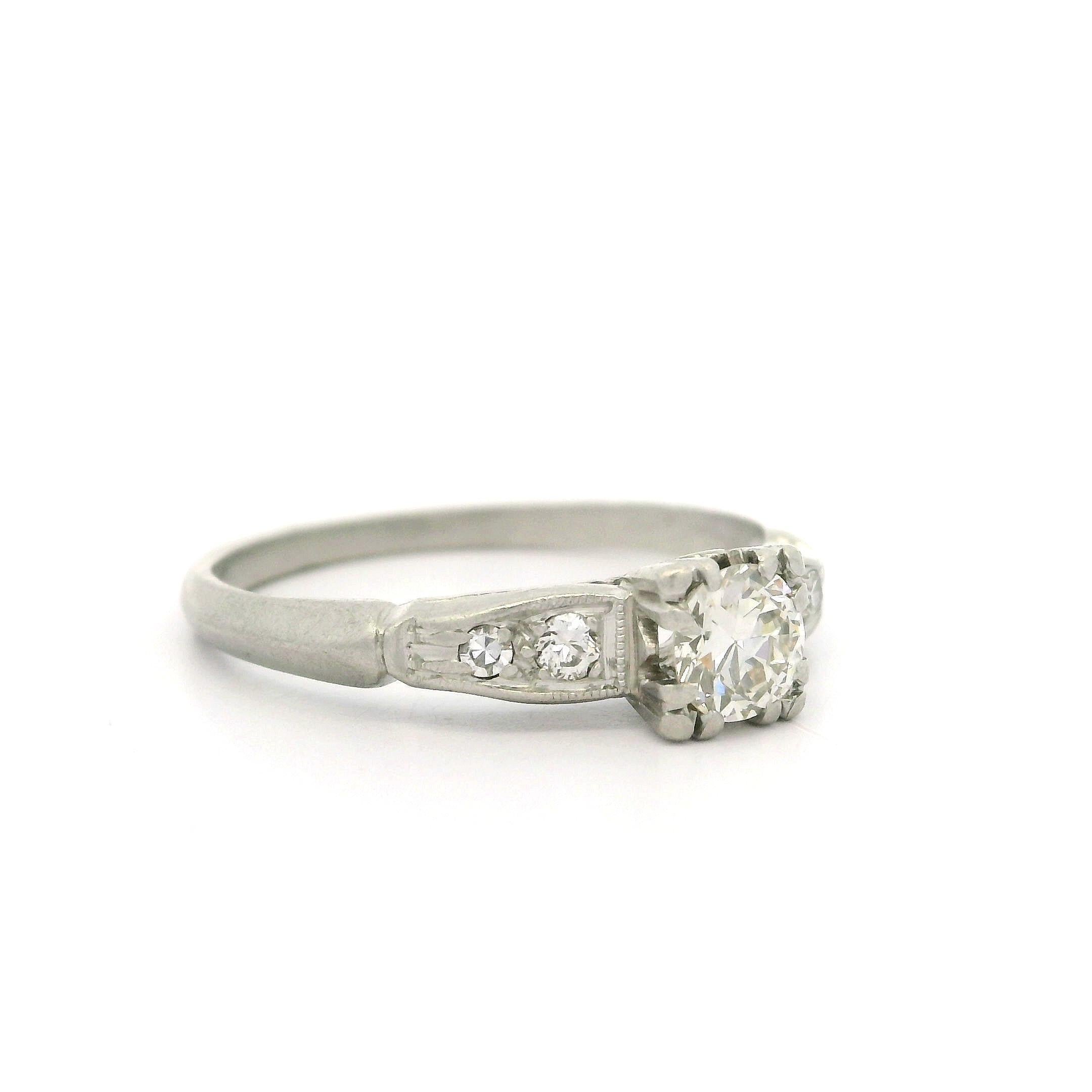 Taglio antico europeo Anello di fidanzamento classico in platino antico Art Deco con diamante da 0,37 ct. in vendita